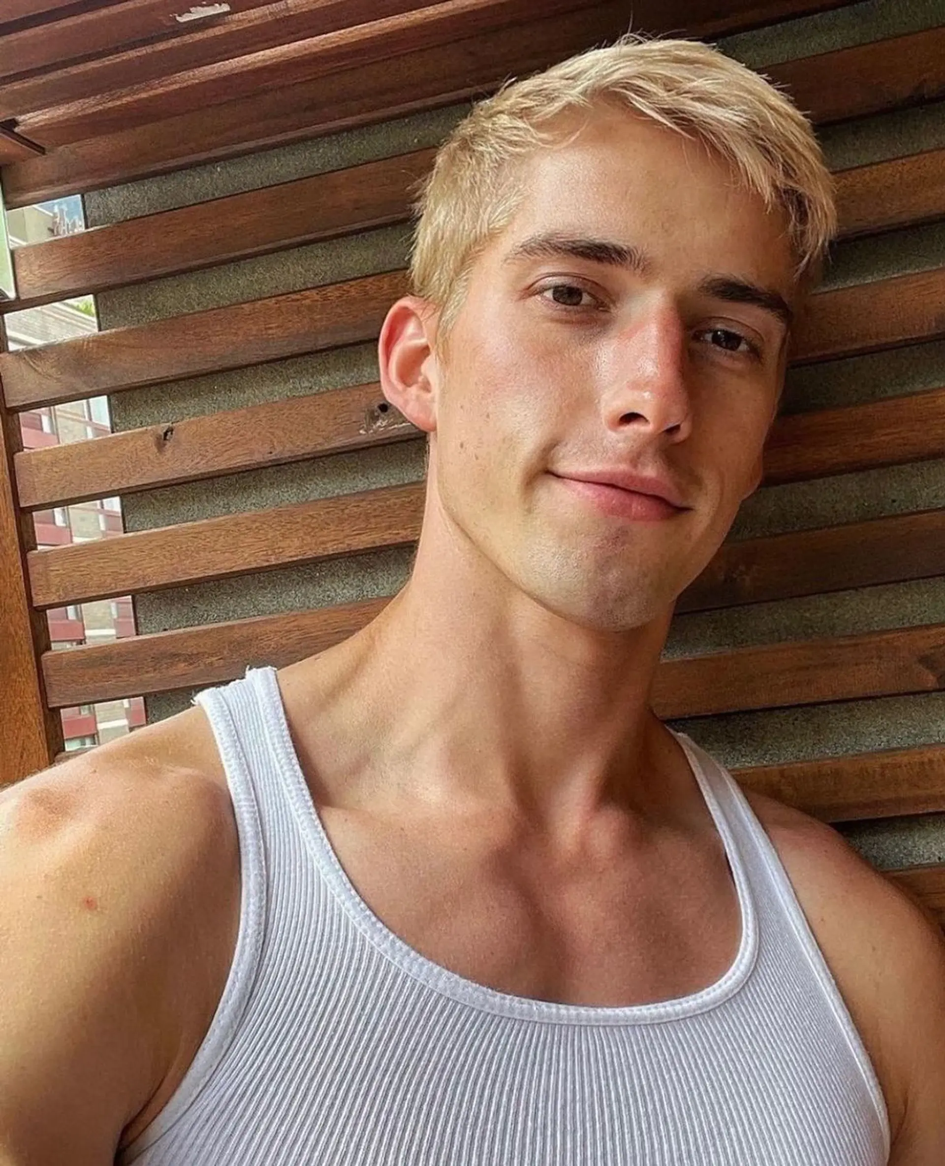 Golden Glow🌟

🎨painted by @discolourist
DAY DISCO (hair paint & 30V)
GLOSS: 9N/9T
 1