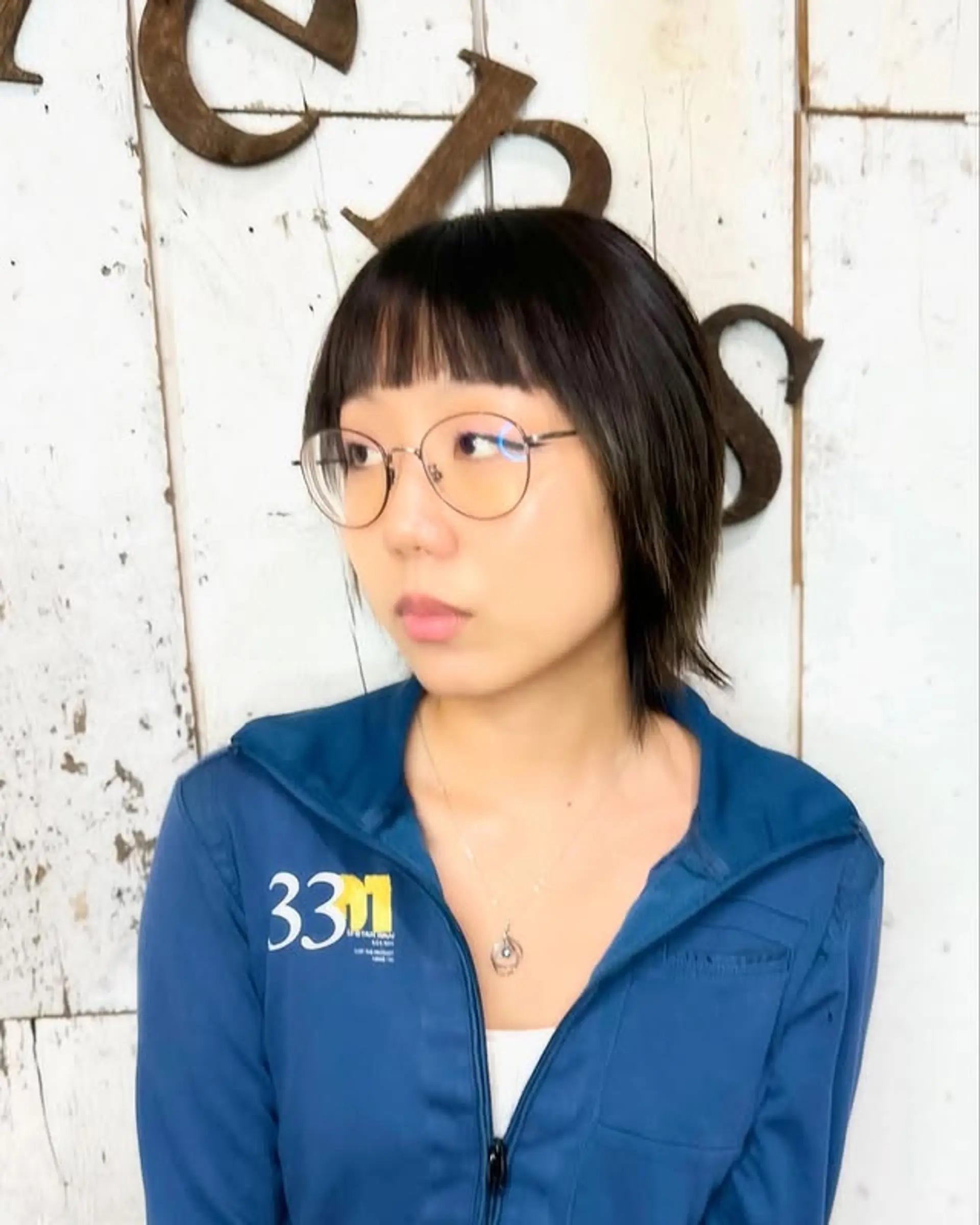 A sharp, blunt bob with trendy baby bangs. 1