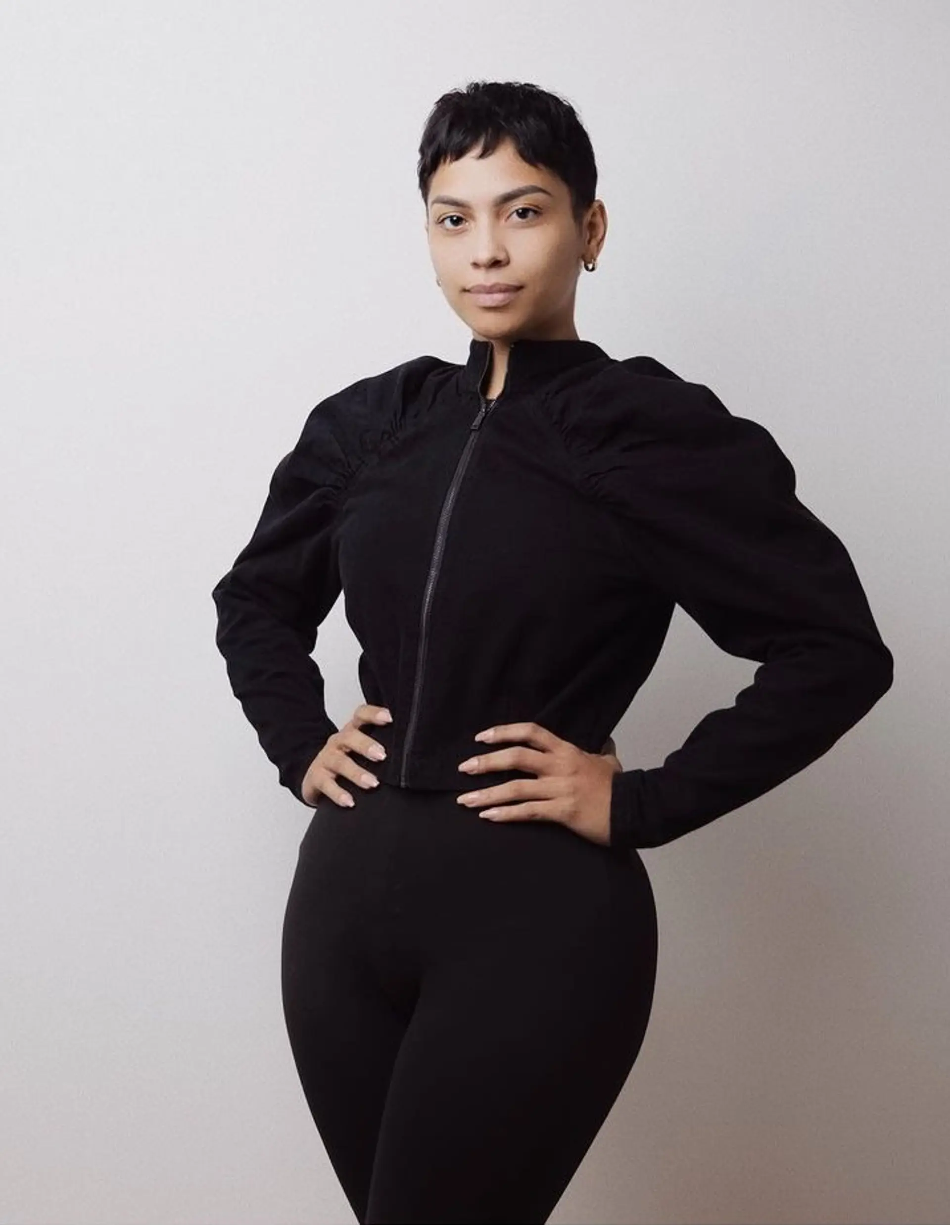 A chic and edgy pixie cut with straight, very short black hair, cut close to the head for a sleek, modern appearance.

She looks like a Halle Berry poster ✨⁣⁣
⁣
Hair by: @jaimelynncapili ⁣⁣
Impromptu 📸: @yay___studio tudio⁣⁣ 1