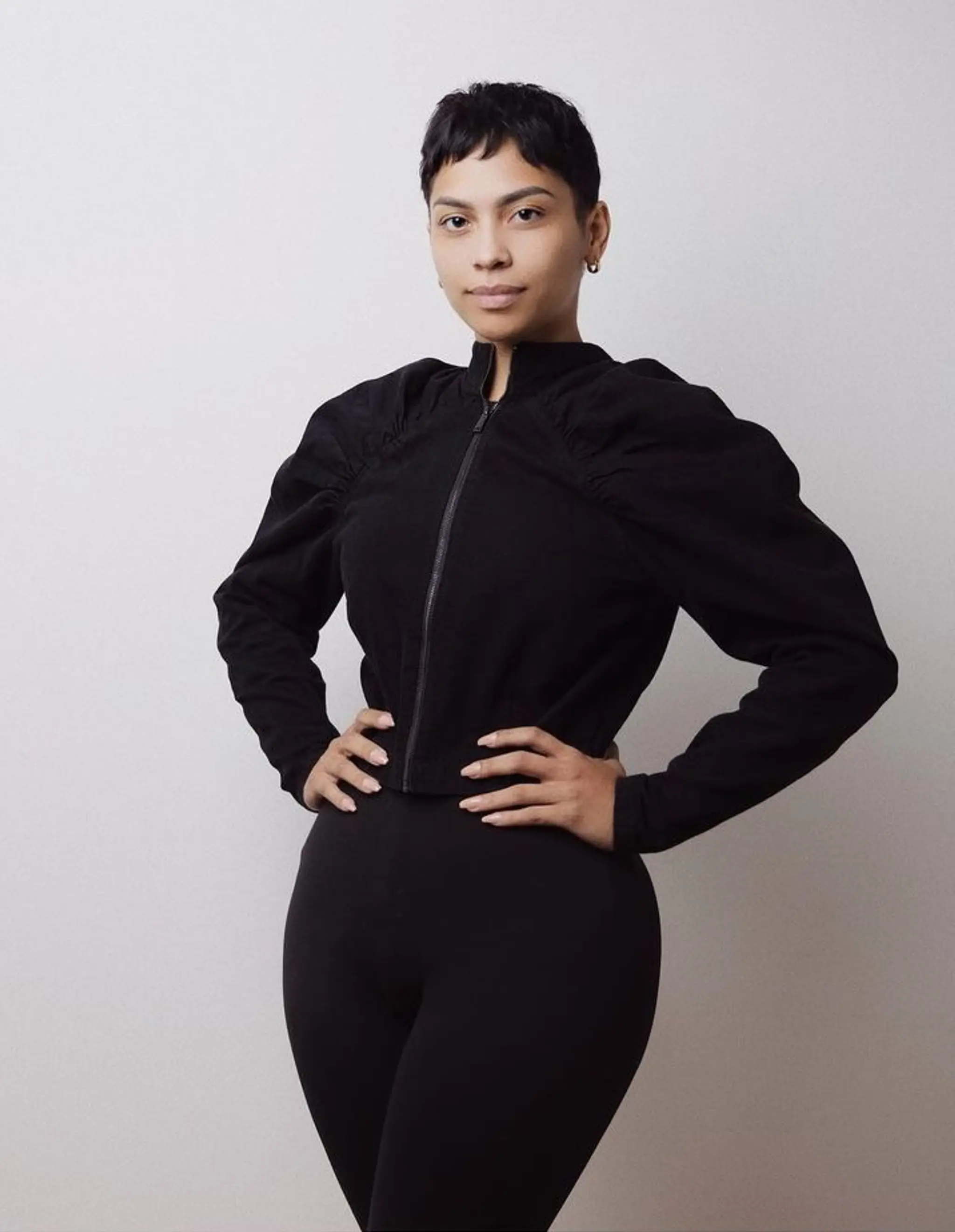 A chic and edgy pixie cut with straight, very short black hair, cut close to the head for a sleek, modern appearance.

She looks like a Halle Berry poster ✨⁣⁣
⁣
Hair by: @jaimelynncapili ⁣⁣
Impromptu 📸: @yay___studio tudio⁣⁣