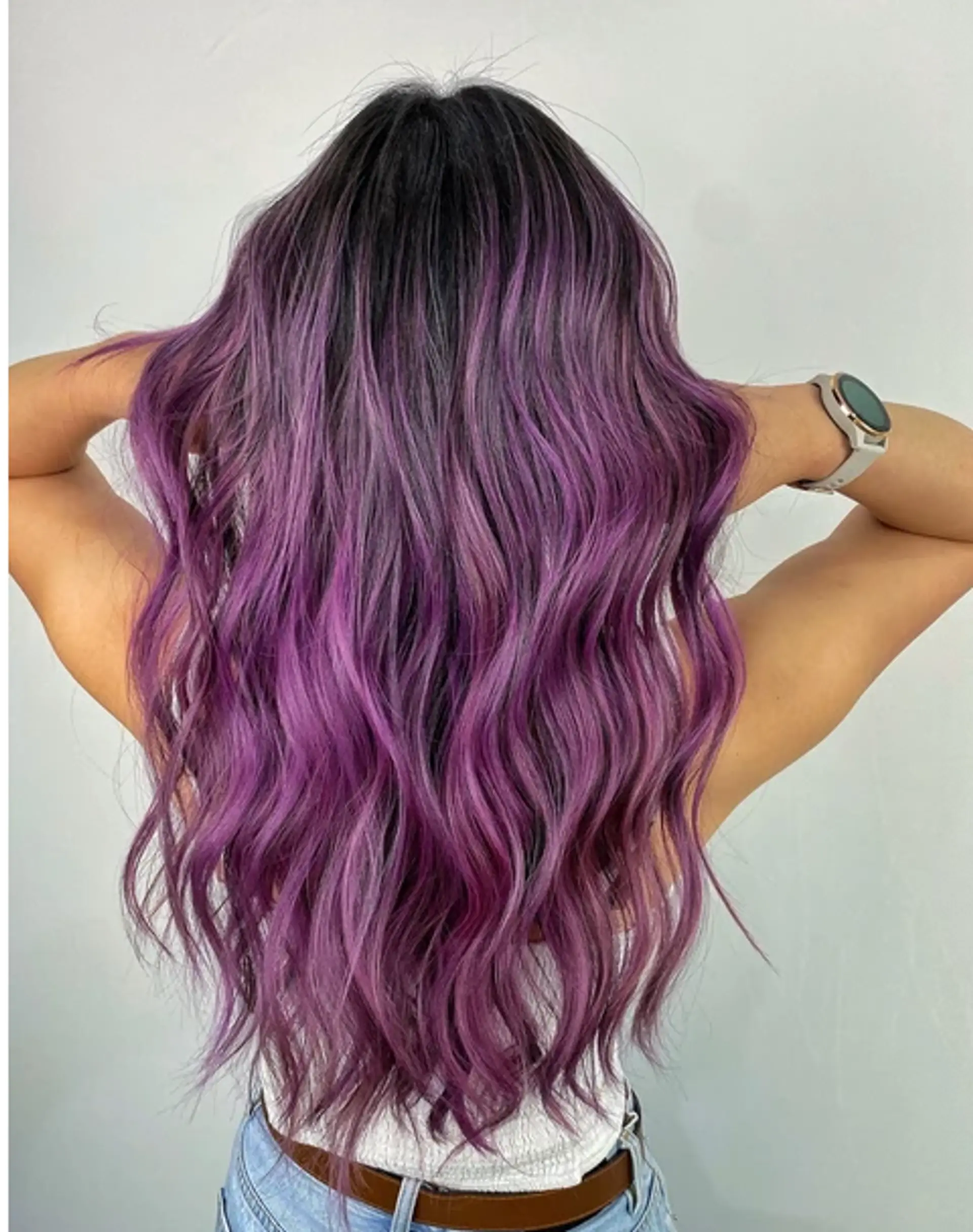 A long, wavy hairstyle with a black to purple gradient, featuring rich and varied purple tones and well-defined waves that add volume and movement. 1