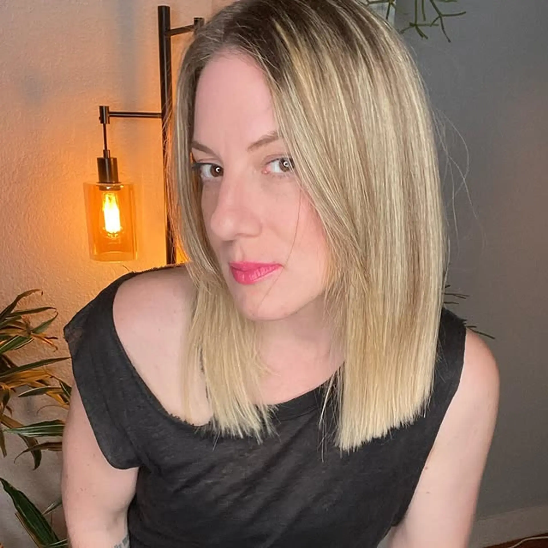 A sleek, straight bob with blunt ends. 1