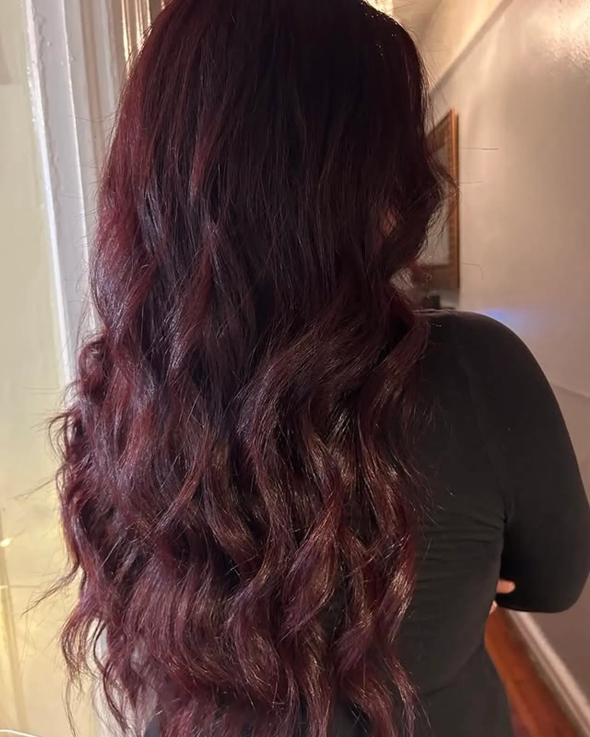 Long, wavy hair with layered ends. 1