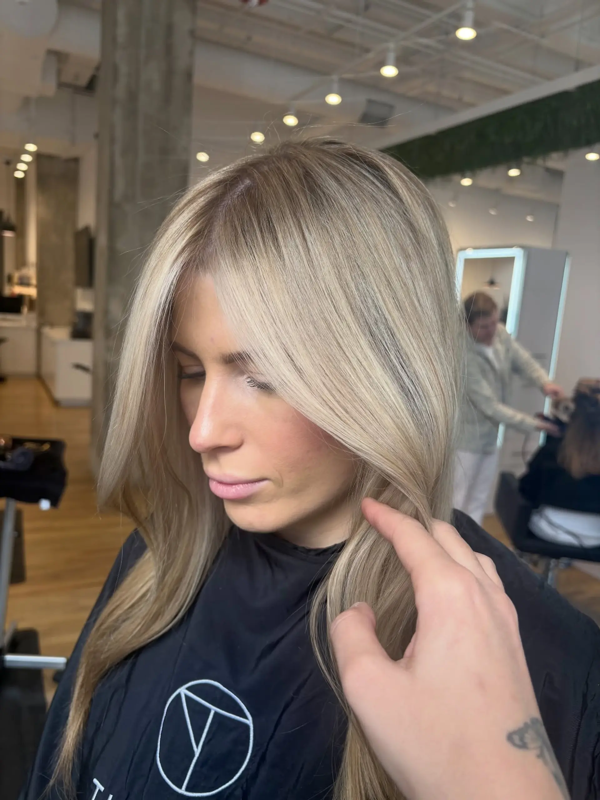 Long creamy blonde hair featuring dimensional highlights, a subtle shadow root, and face-framing layers. 1