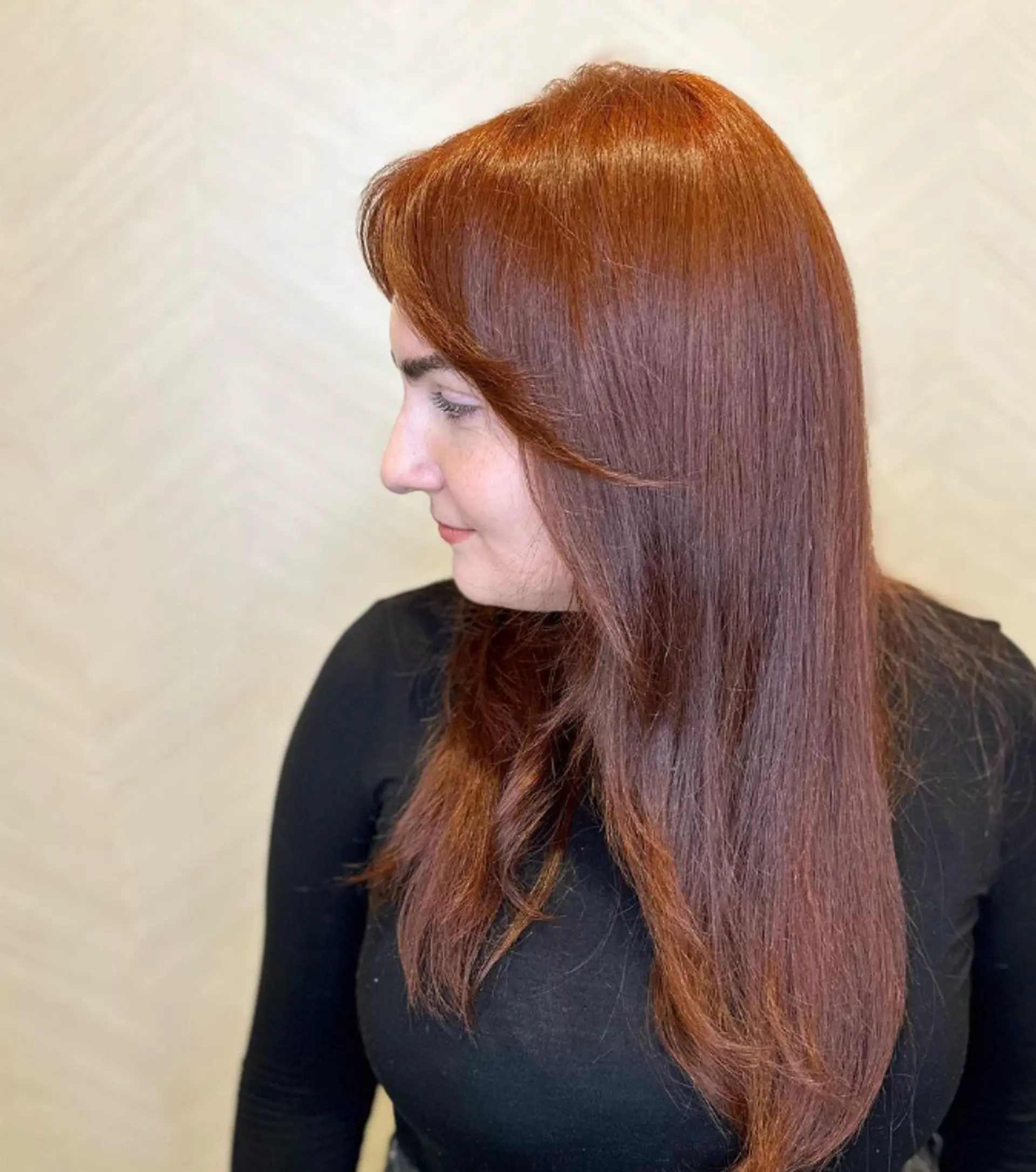 Straight, long auburn hair with a side part, smooth texture, and natural shine.

Color by @simabeautynyc
Cut and style by @juliamannino_hair
 1