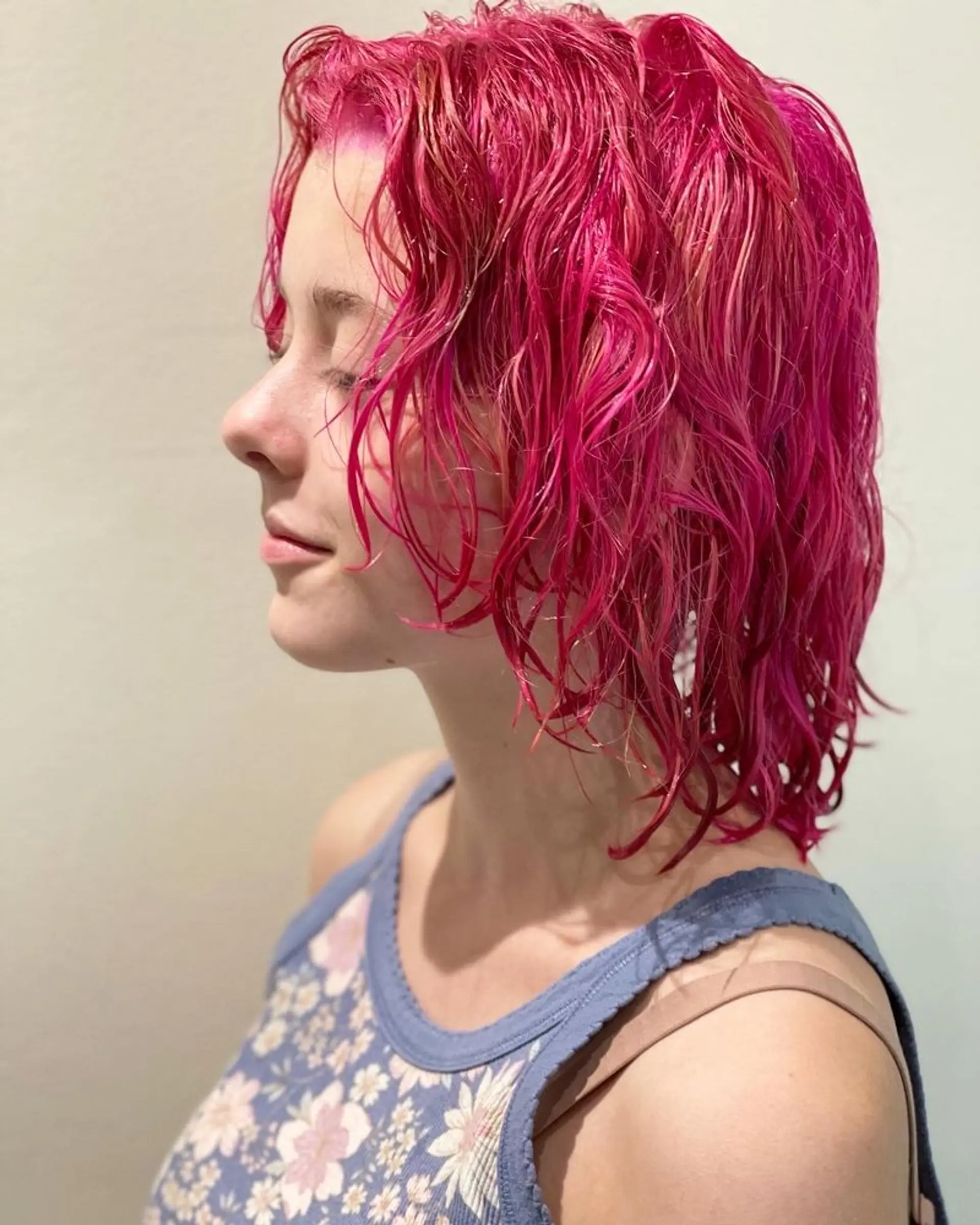 A wavy bob with a vibrant pink color. 1