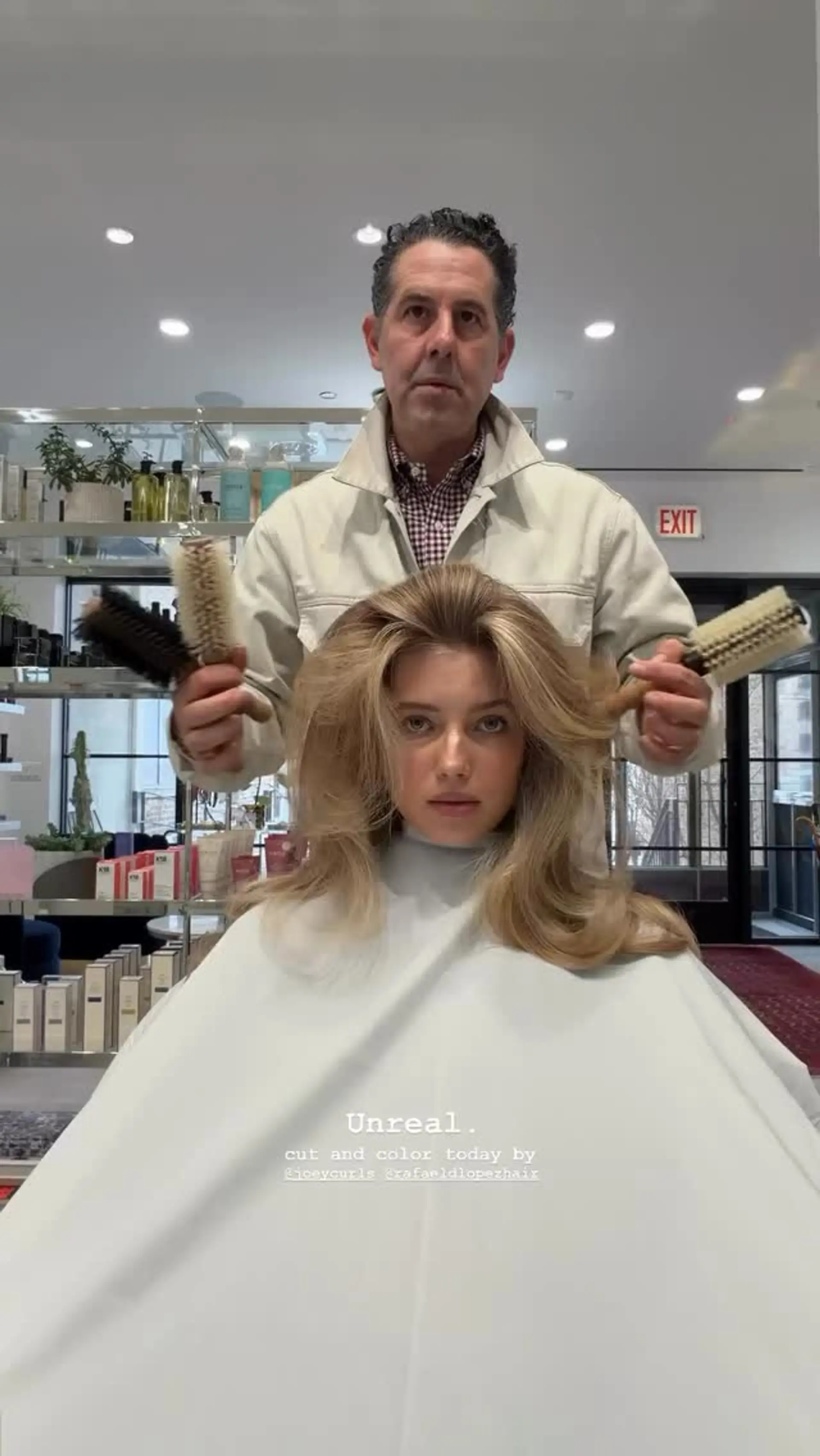 A big, voluminous 90s-inspired blowout with feathered layers and lifted roots framing the face. 1