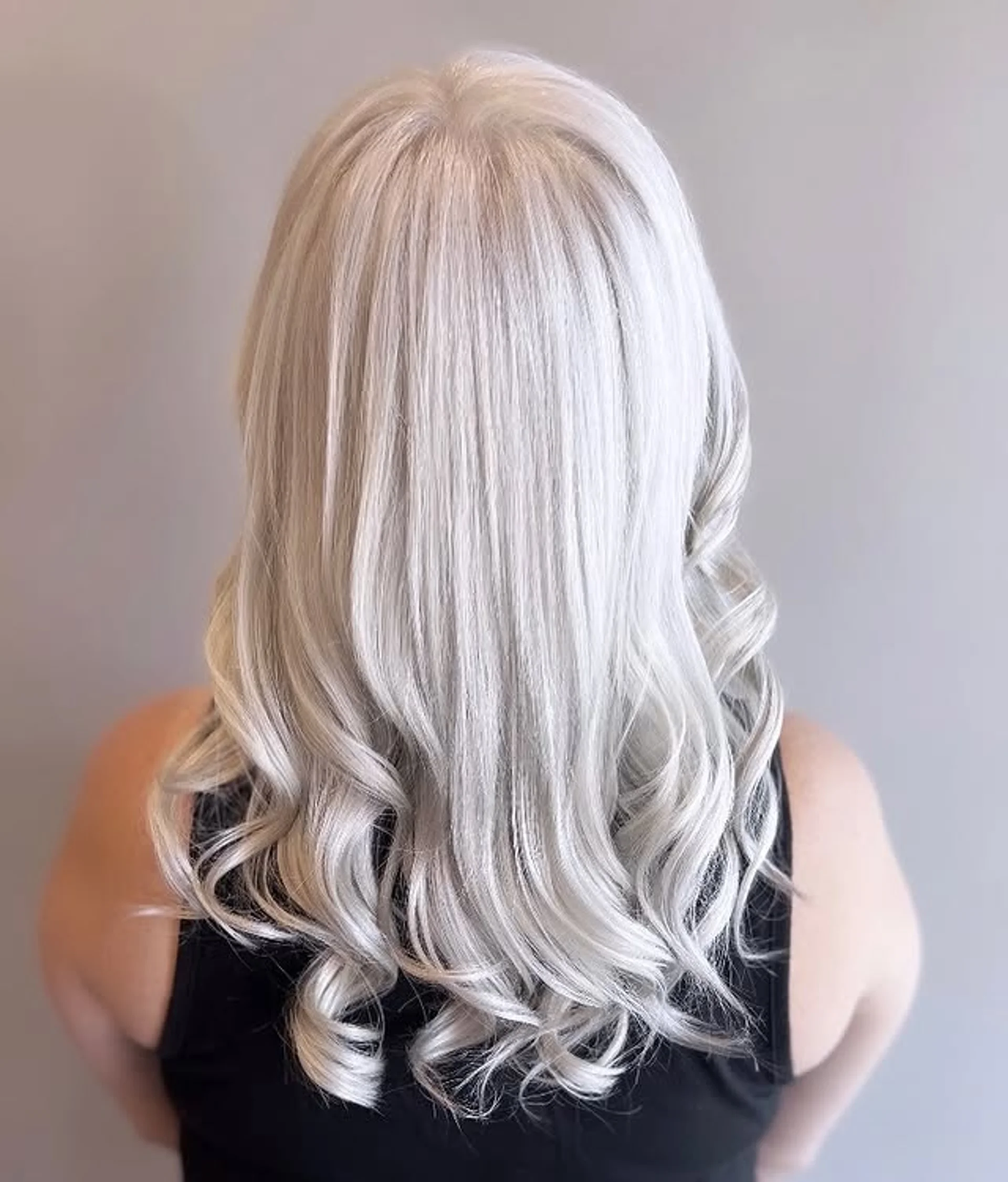 Stunning long wavy hairstyle with loose, voluminous waves reminiscent of old Hollywood glamour. - Preview 1