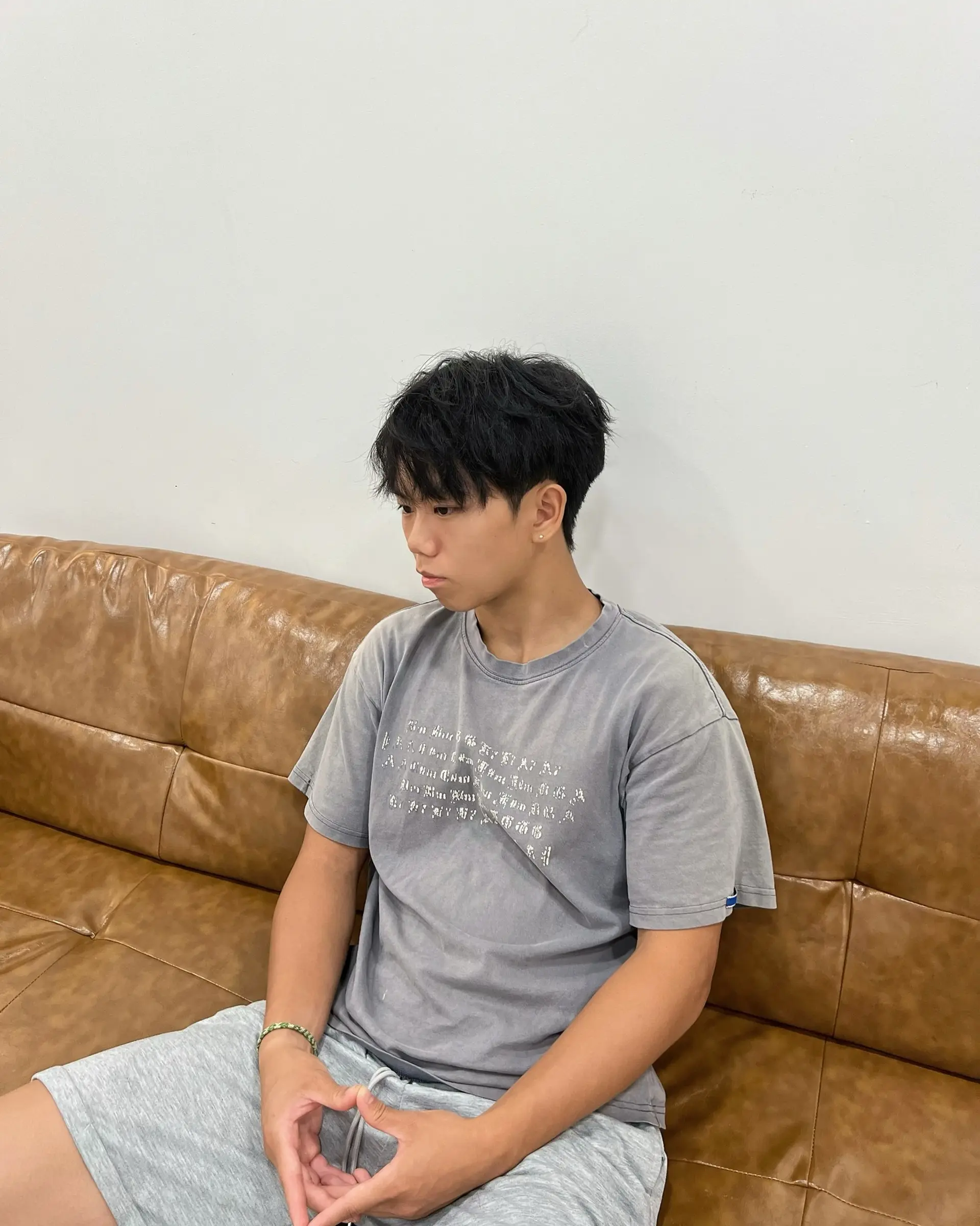 A short, textured crop with a slightly messy and stylish finish. 1