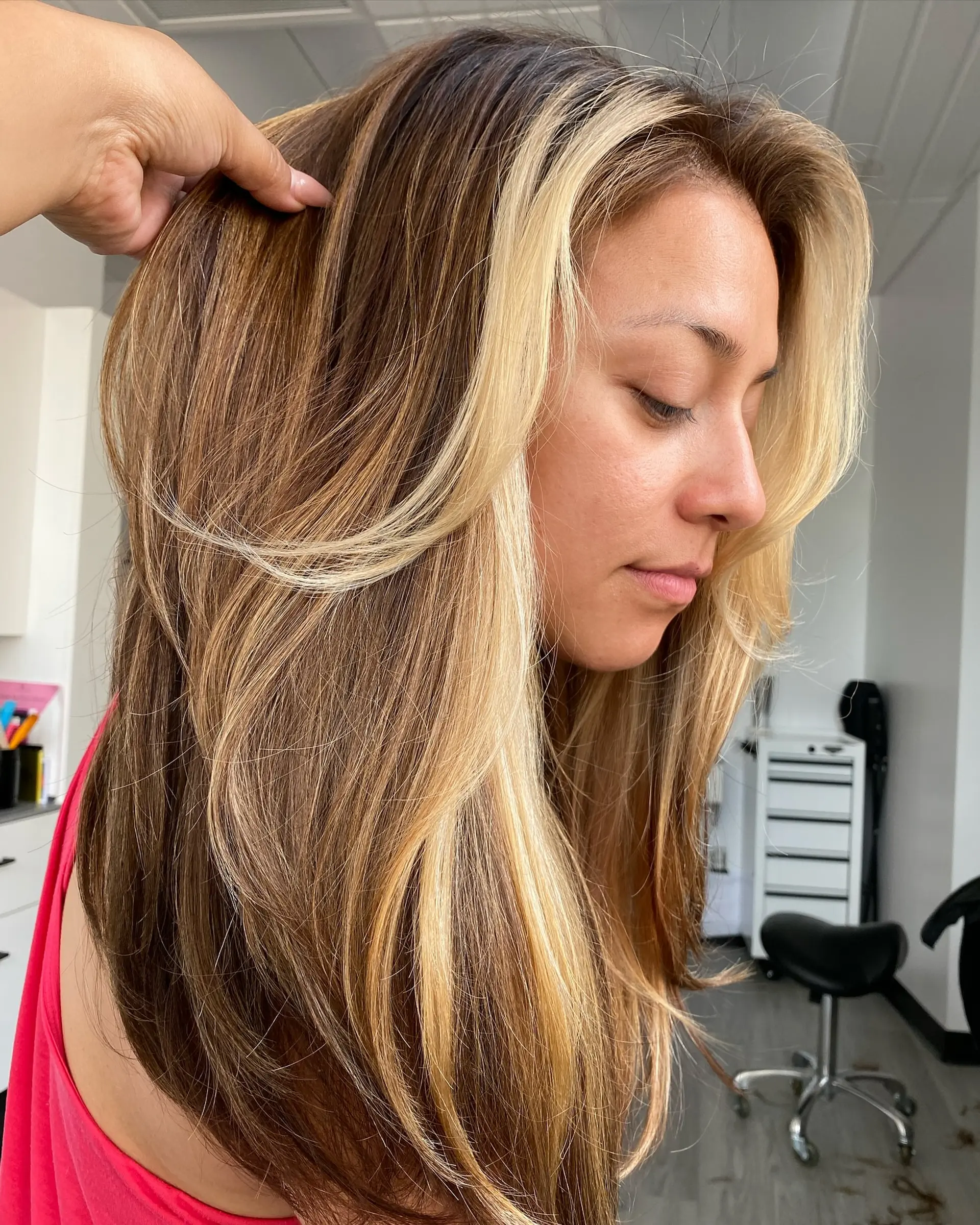 Long smooth blowout with bright, high-contrast blonde face-framing money pieces and subtle dimensional highlights over a rich brunette base. 1