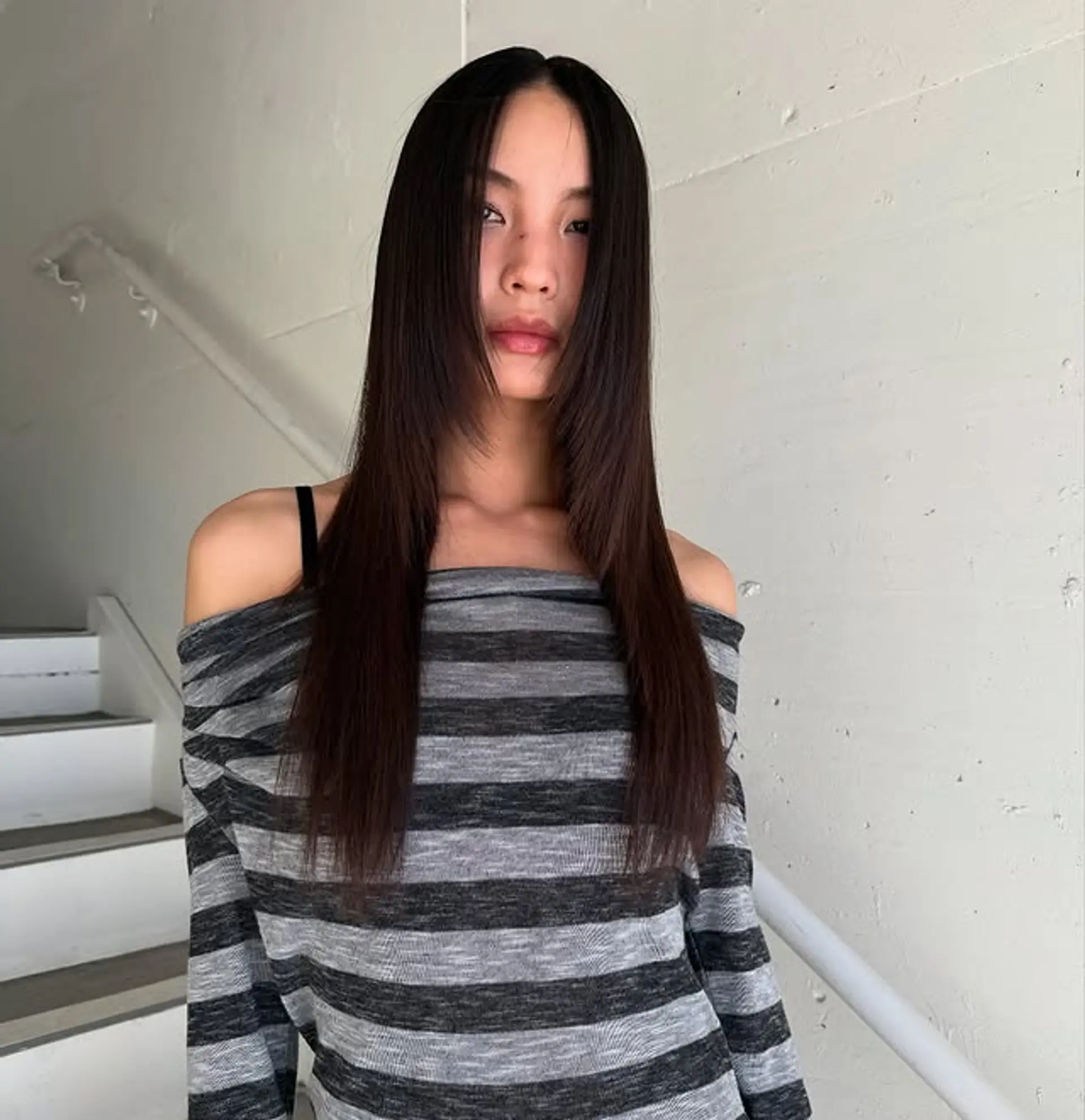 A butterfly haircut with long face-framing layers. 1