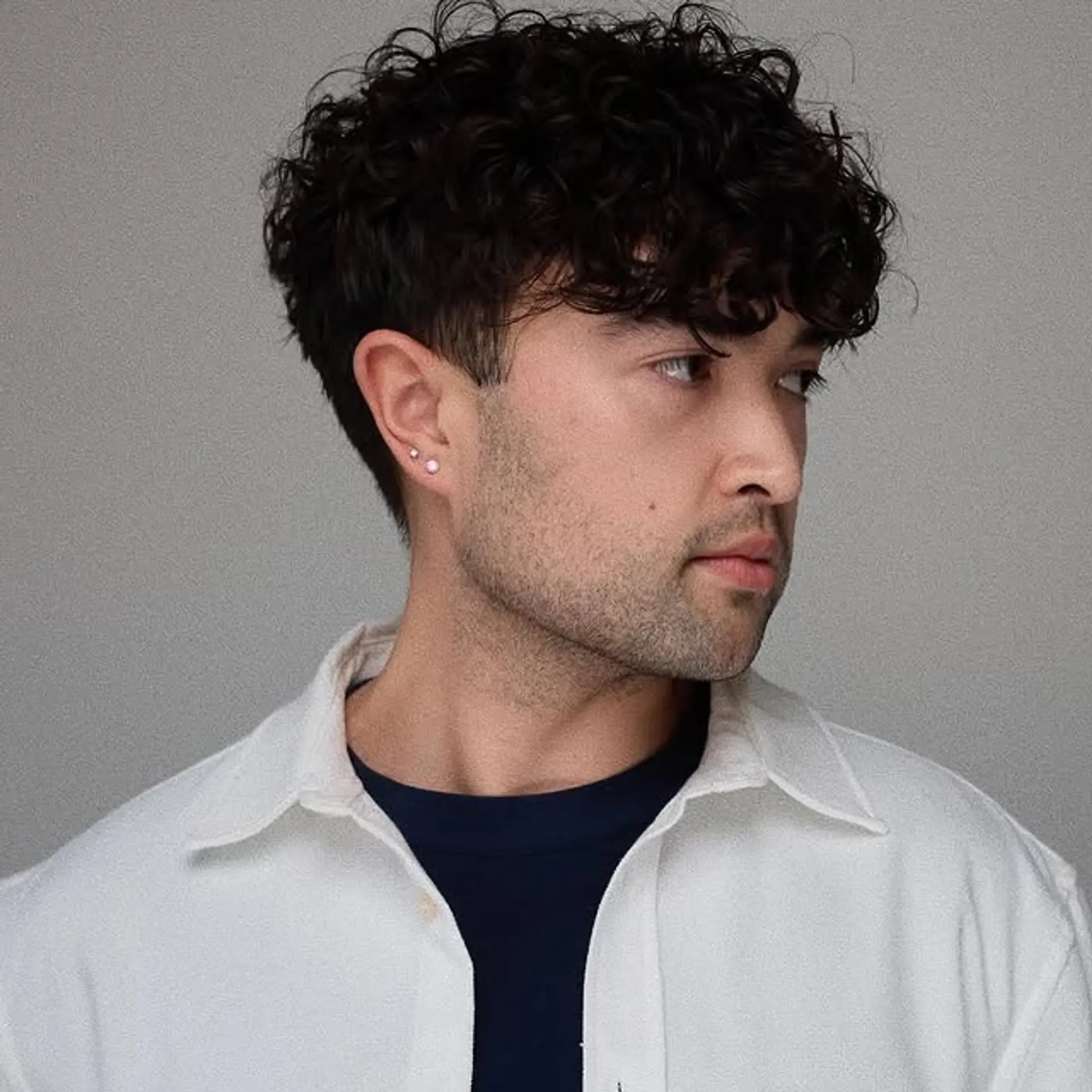 A textured crop with tapered sides, perfect for showcasing natural curls. 1