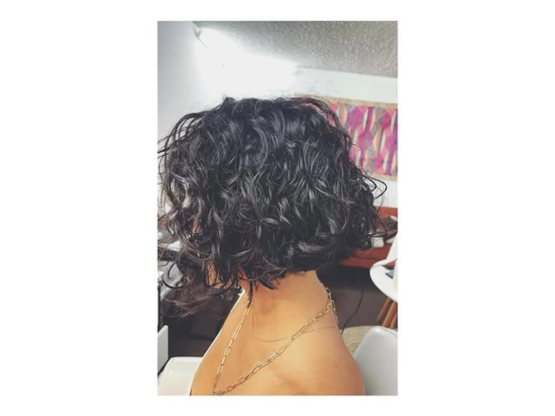 A bouncy and defined curly bob. 1