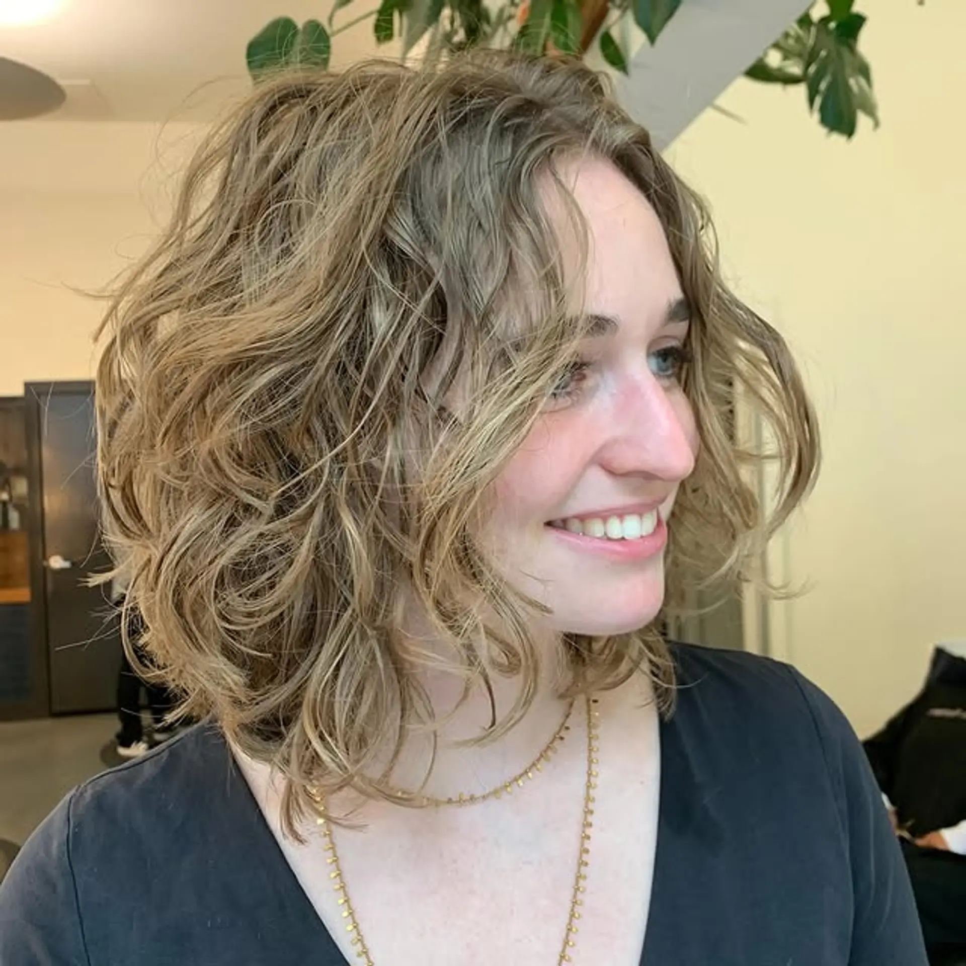 A wavy bob with soft, textured layers and dimensional blonde highlights, creating a beachy, effortless vibe. 1