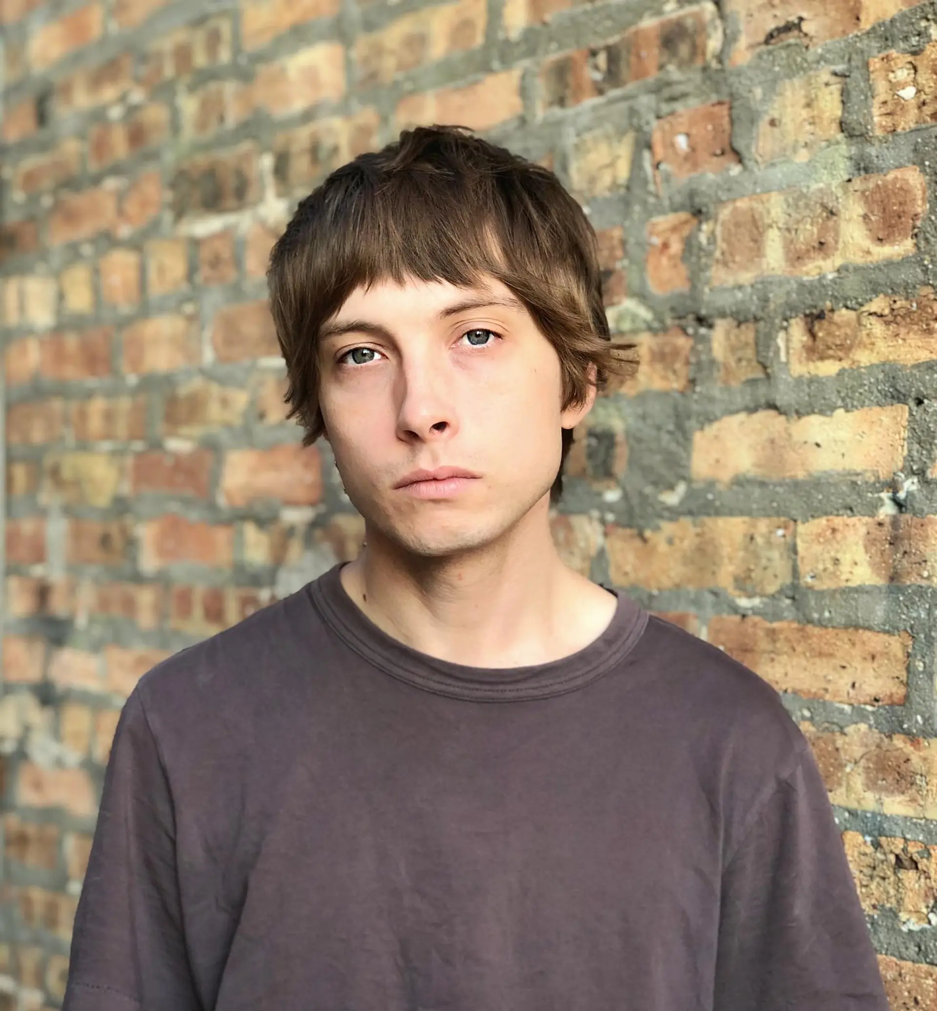 A short, textured crop with a fringe. 1