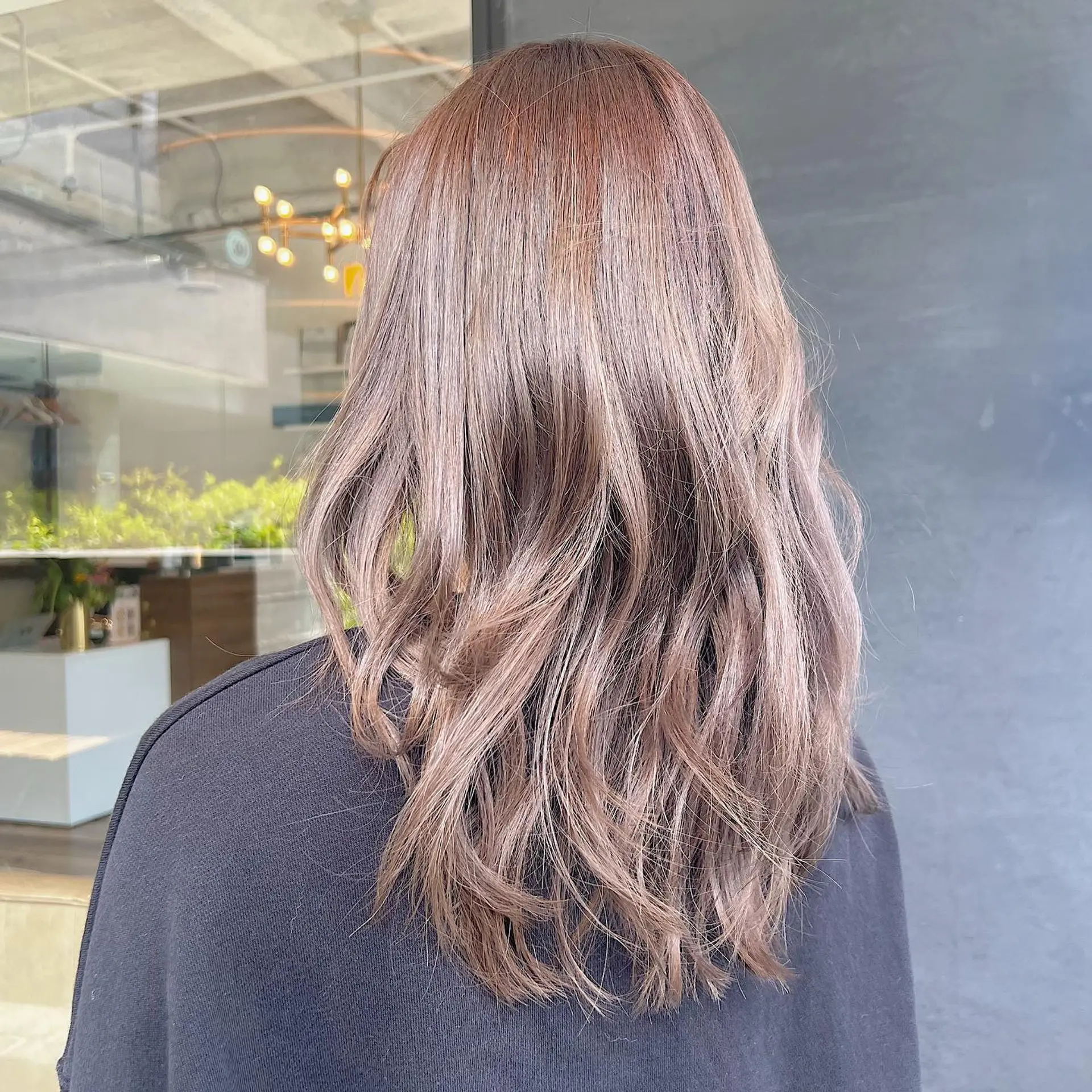 Long, layered waves with a bronde balayage. 1