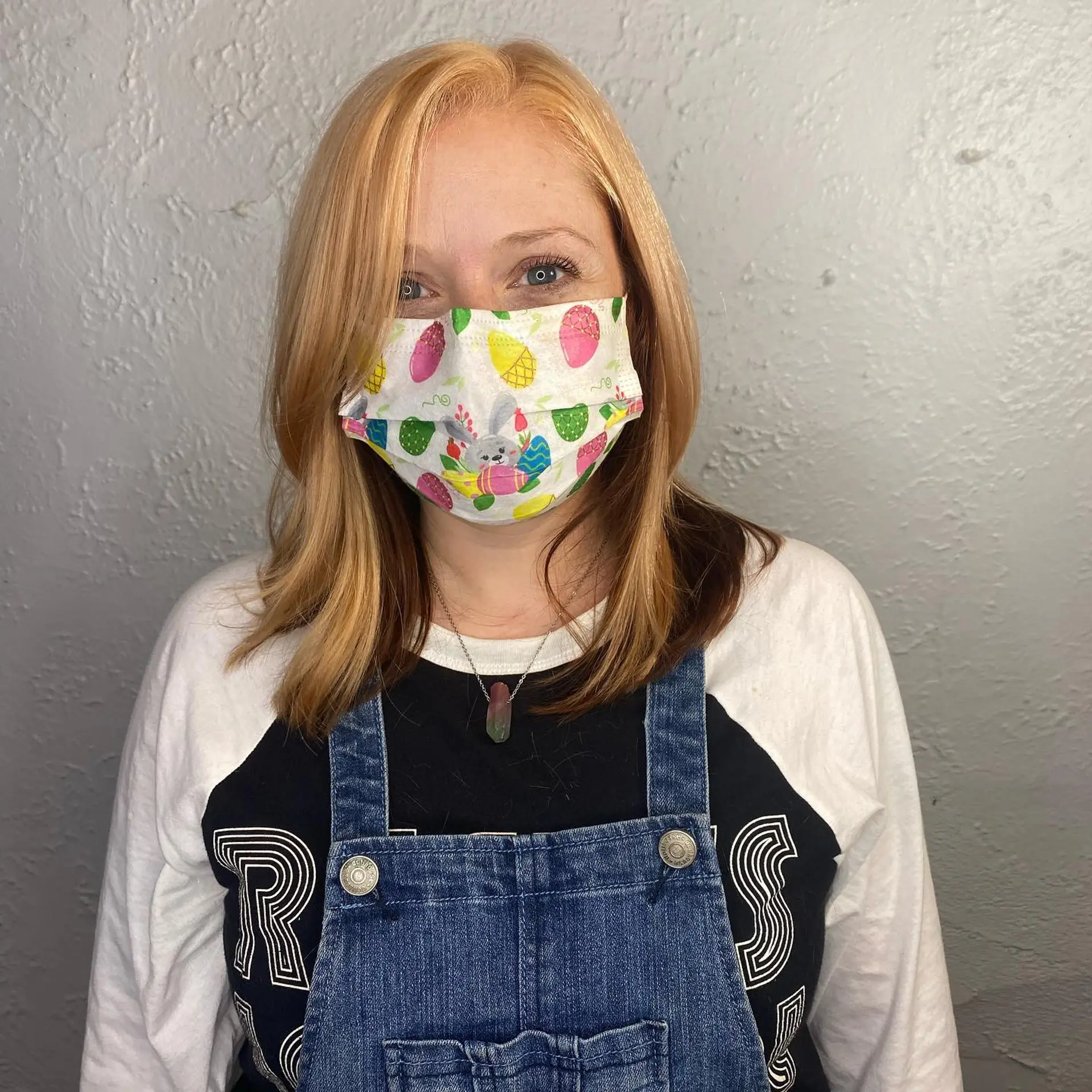 A shoulder-length lob with soft layers and a golden blonde color. 1