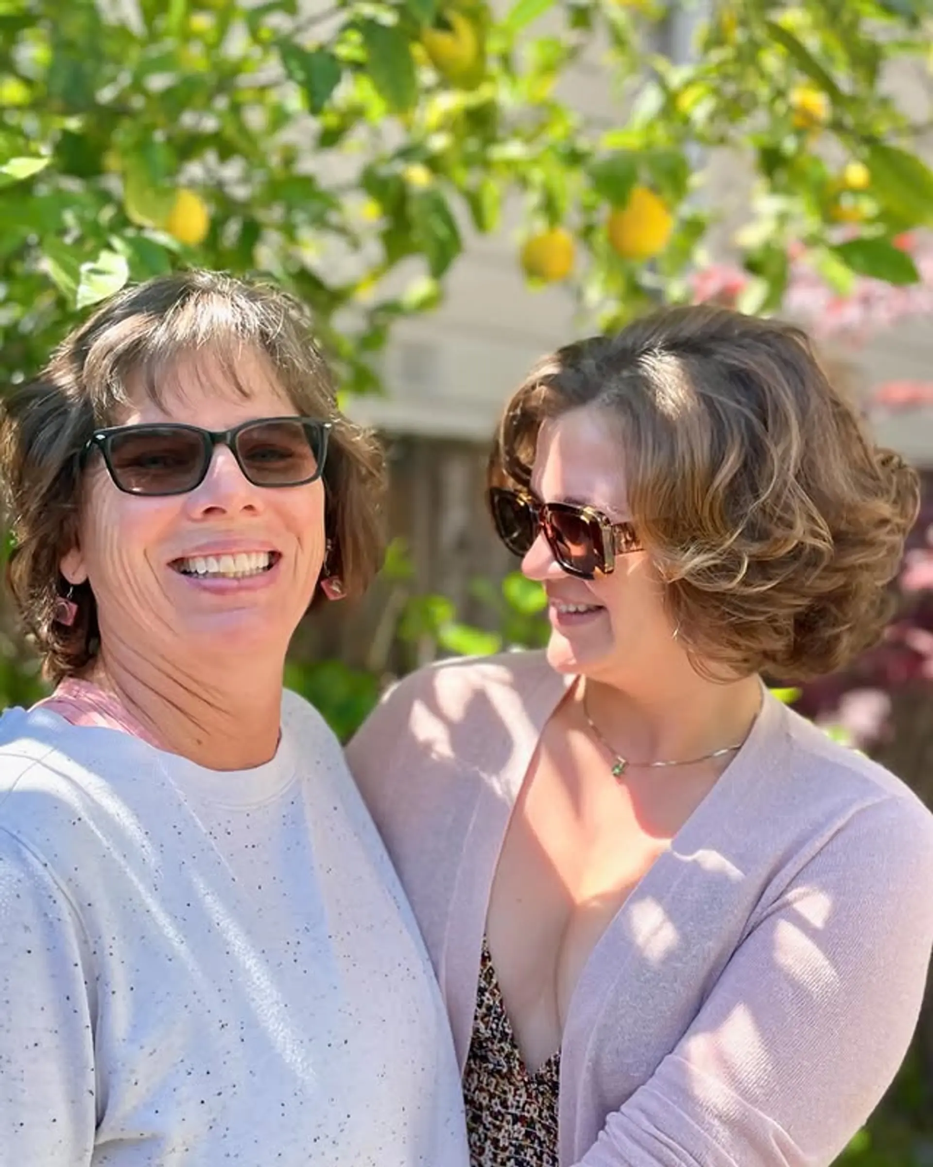 A short, voluminous bob styled with soft, bouncy waves for a full and dynamic look, offering a modern and lively appearance. 1