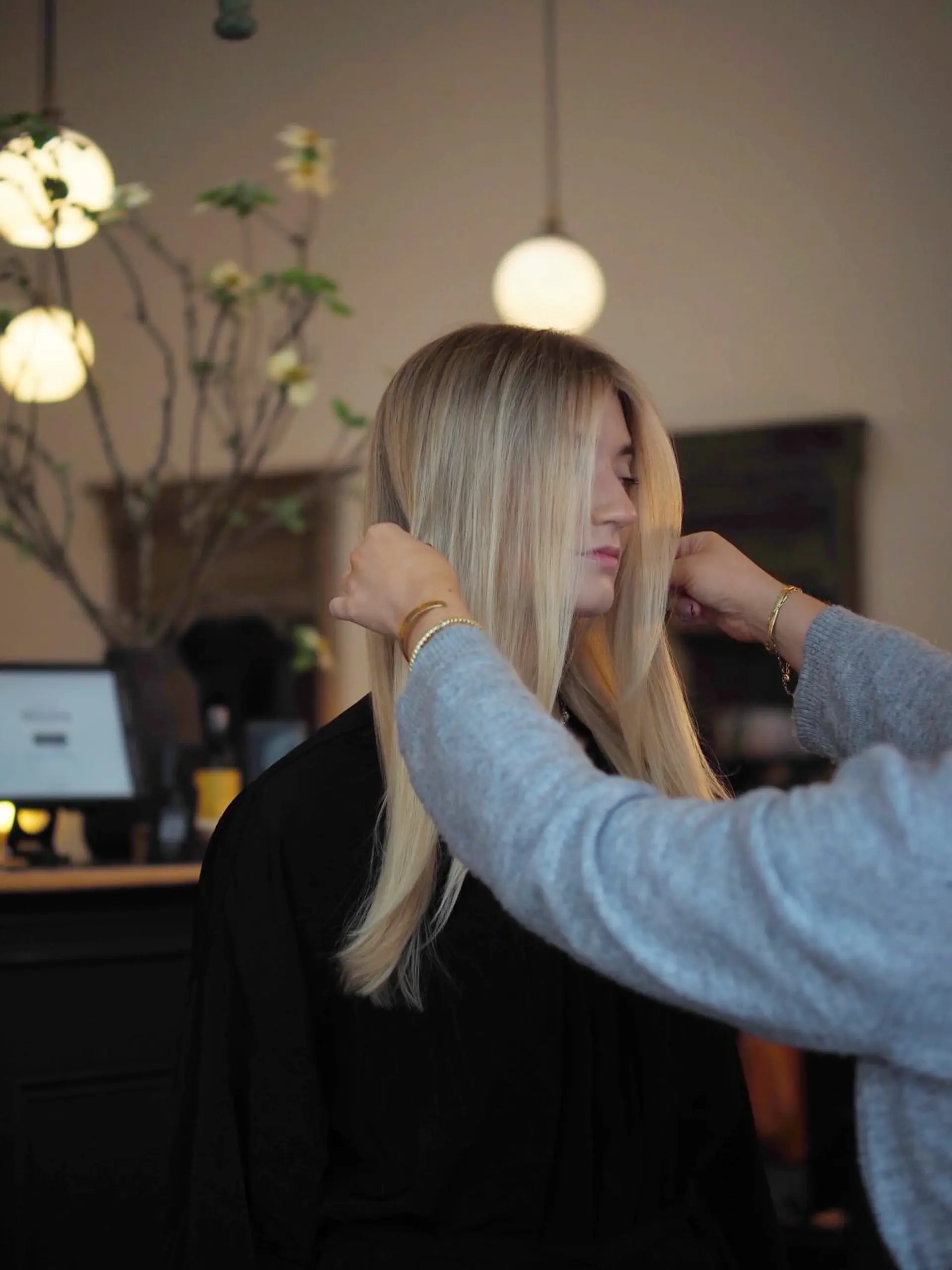 Straight, smooth long blonde hair featuring seamless dimensional highlights and soft face-framing layers. 1
