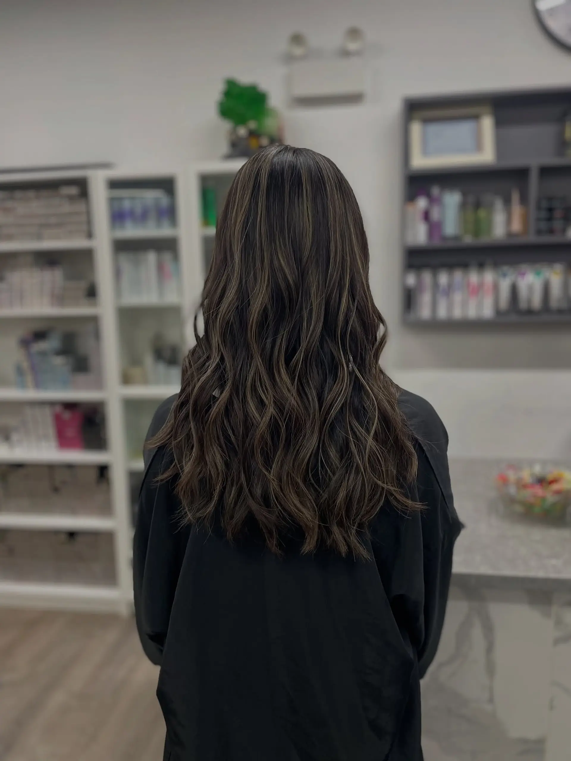 Long, wavy hair with blended highlights. 1
