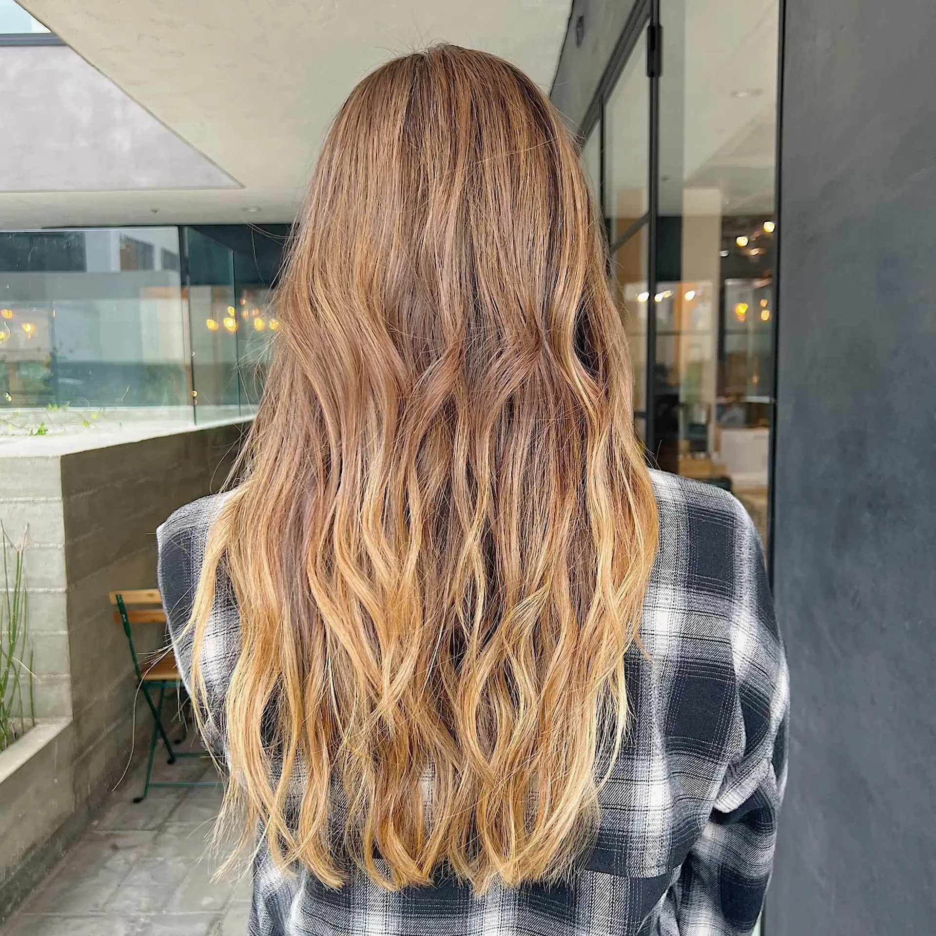 Long, flowing wavy hair with a golden blonde balayage. 1