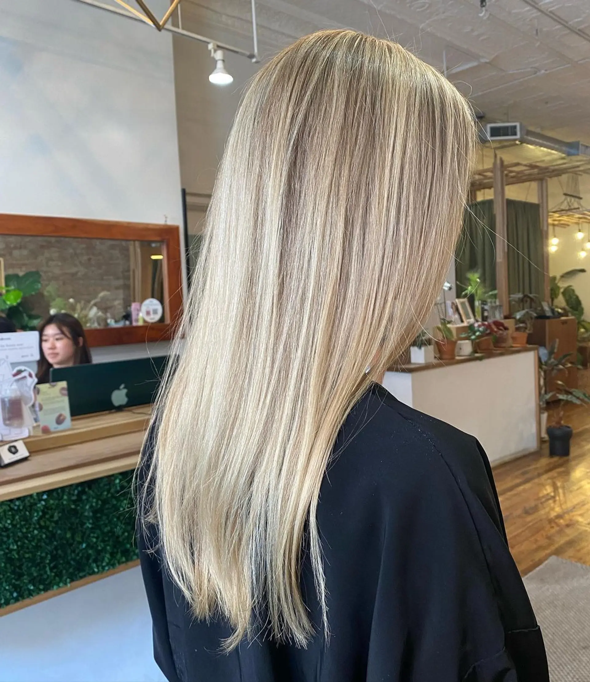 A sleek and straight long blonde hairstyle with uniform length and a polished shine.
@alexisfosterartistry of KINHOUSE.
 1