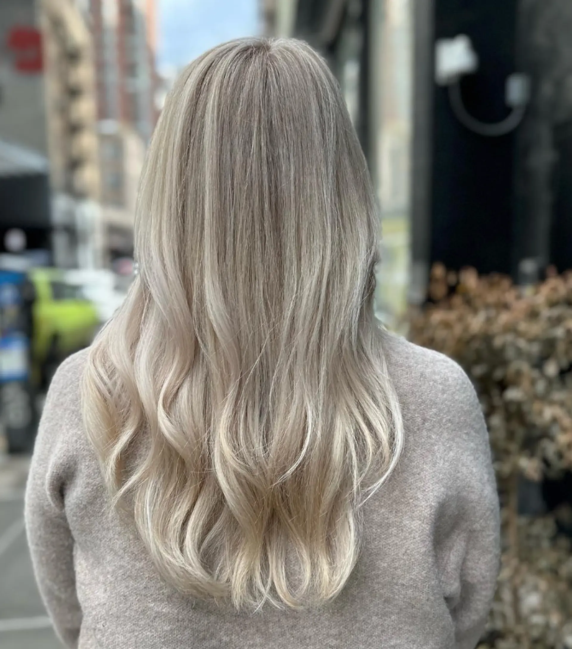 Long, wavy silver hair with side-swept bangs and voluminous layers for a smooth, face-framing style.

Color by @simabeautynyc
Cut and style by @juliamannino_hair
 2