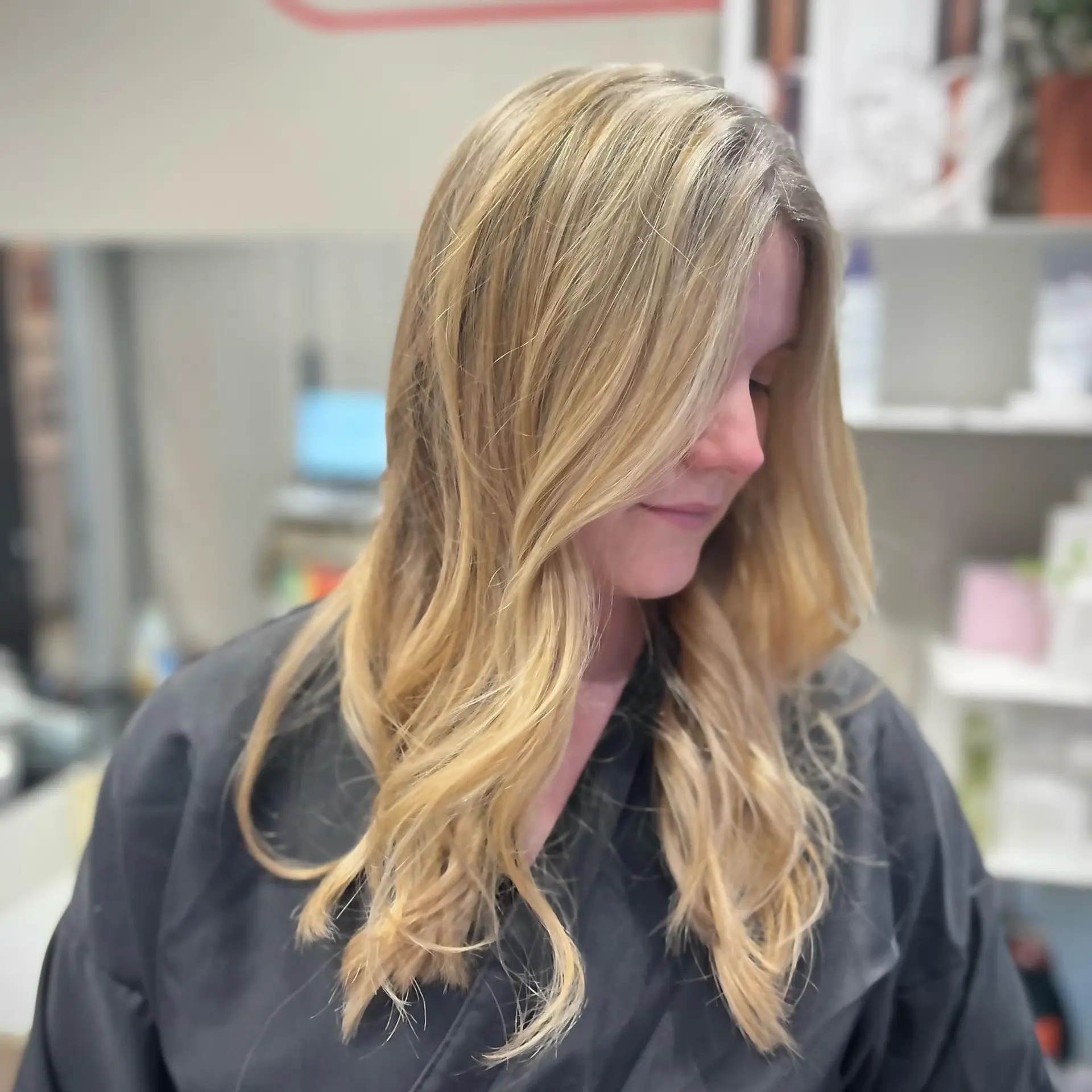 Medium-length, golden blonde wavy hair with a subtle beachy waves. 1