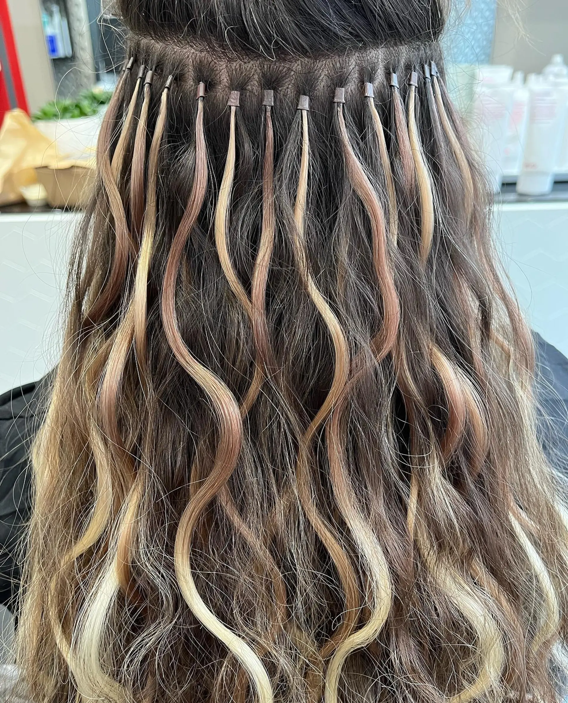 A beautiful balayage that blends brown and blonde tones with long, flowing waves. 2