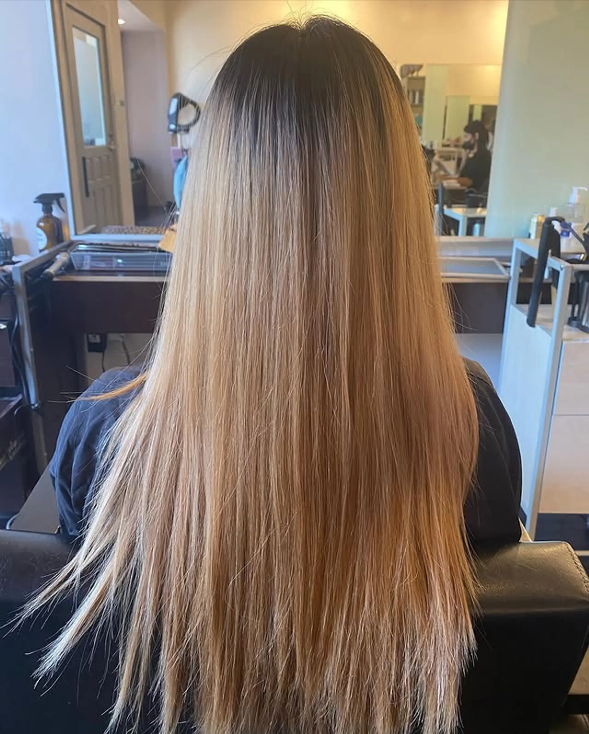 Long layered hairstyle with a blonde balayage color effect. 1