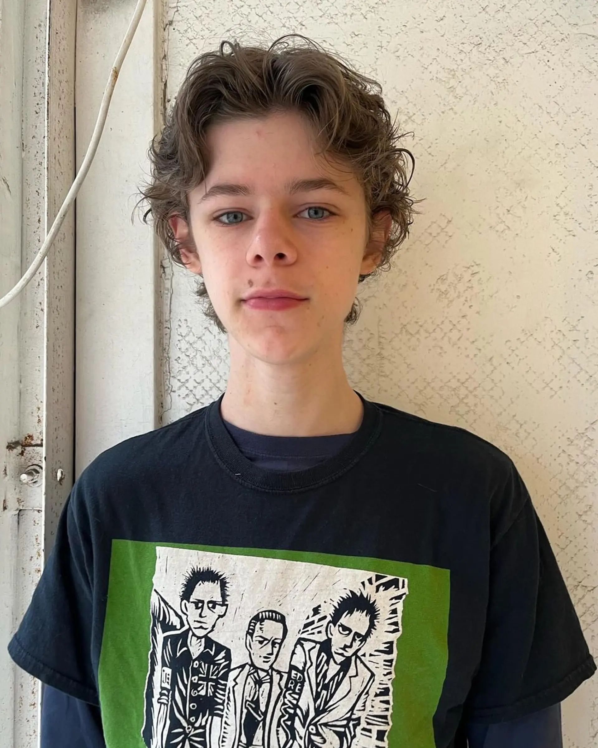 Medium-length wavy hair styled in messy waves with a focus on volume and natural texture. 2