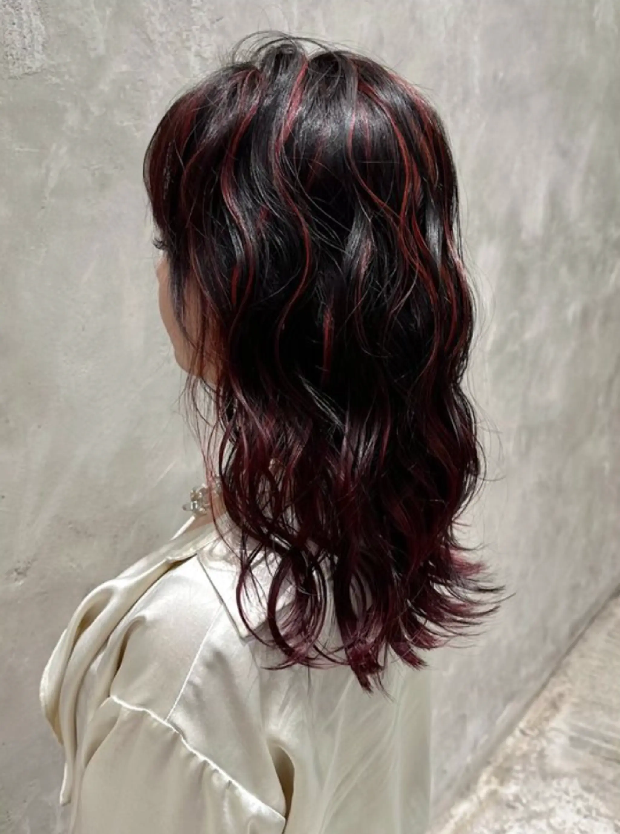 Rich black wavy locks with crimson red highlights, cascading to medium length with soft, defined waves.
(NonstopStyle: by Hiro) 1