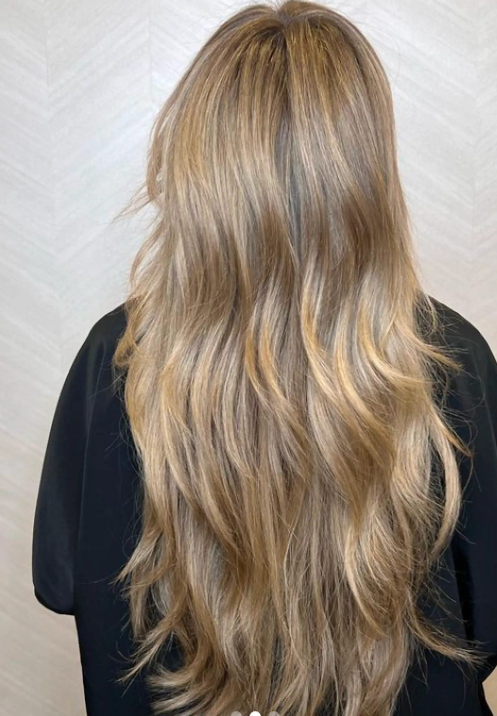 Long, wavy blonde hair with golden highlights, featuring a natural, layered flow and soft, loose waves.

Color by @simabeautynyc
Cut and style by @juliamannino_hair
 2