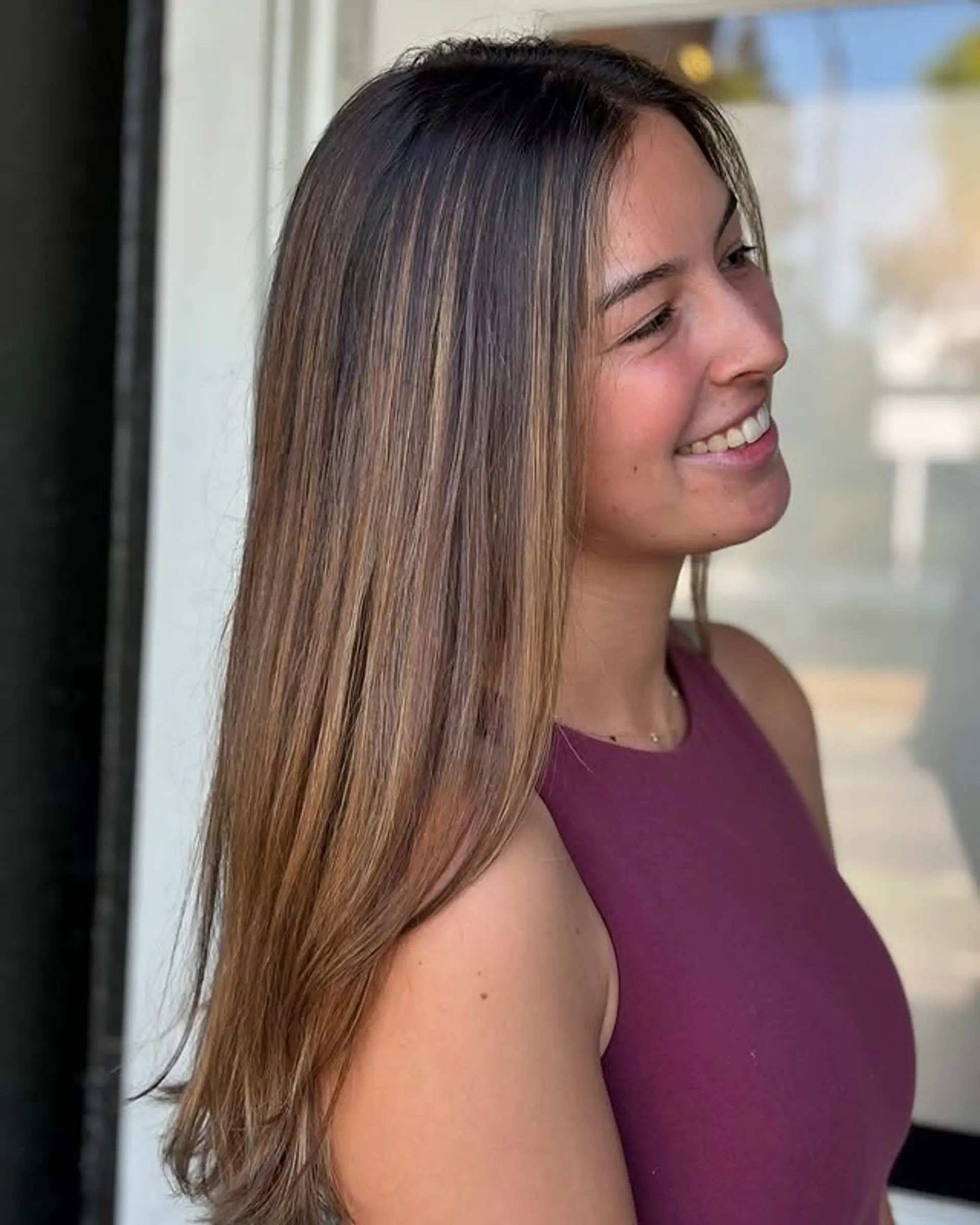 Long layered hairstyle with a bronzed balayage. 1