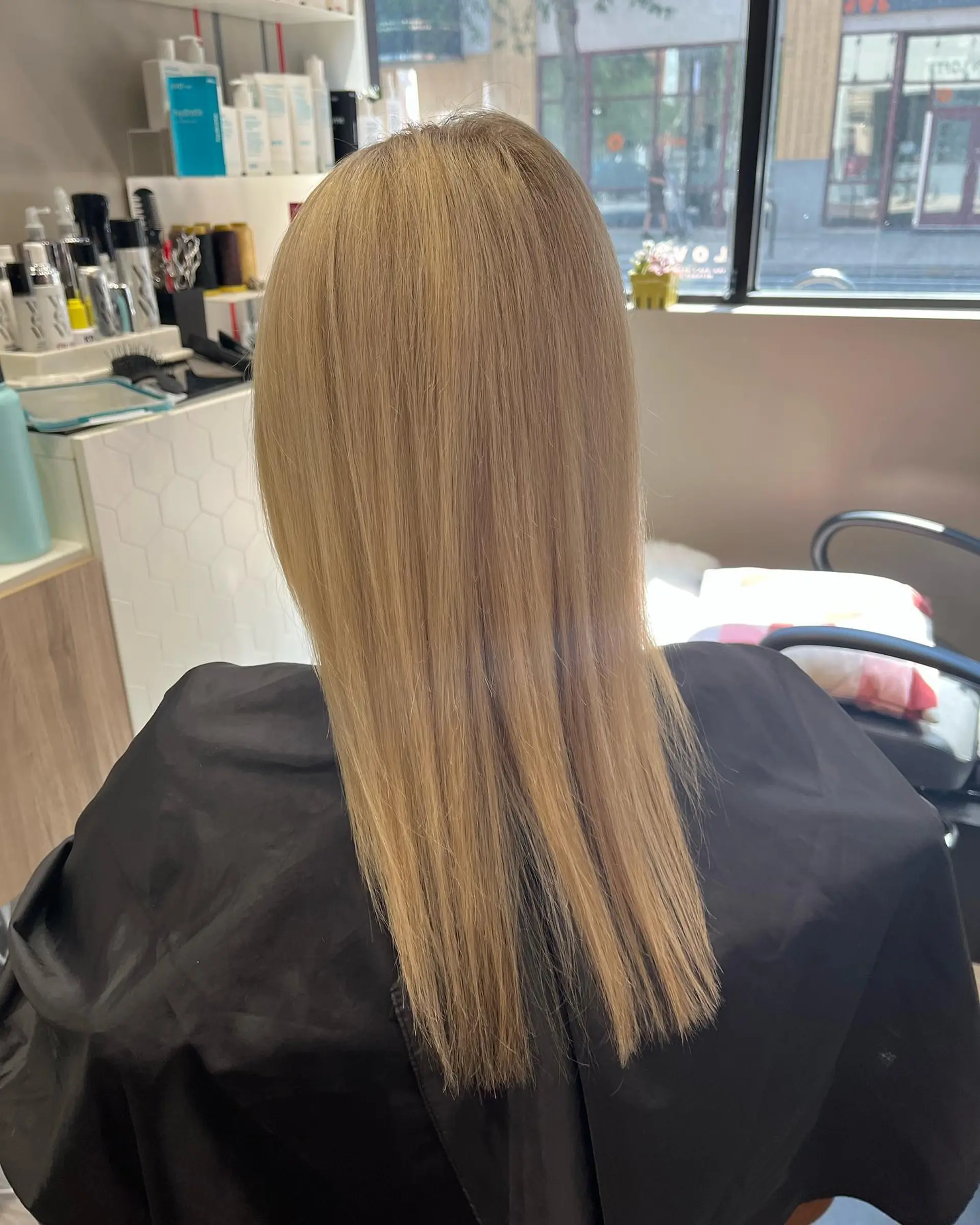 A sleek and straight lob hairstyle with a honey blonde color. 1