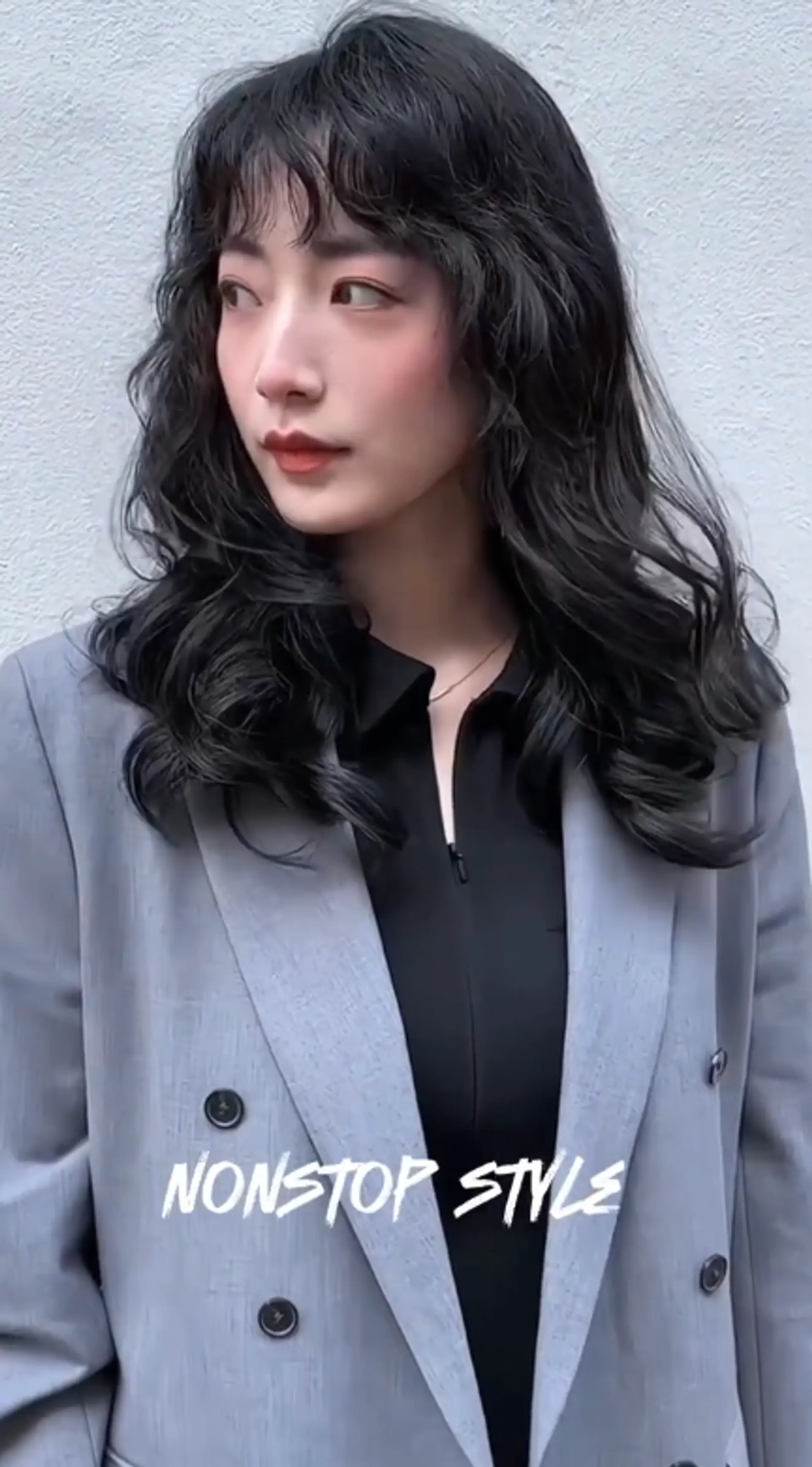 Medium-length, glossy black hair with natural, voluminous waves and layered texture, providing a bouncy and full look.
(NonstopStyle: by Hiro) 1