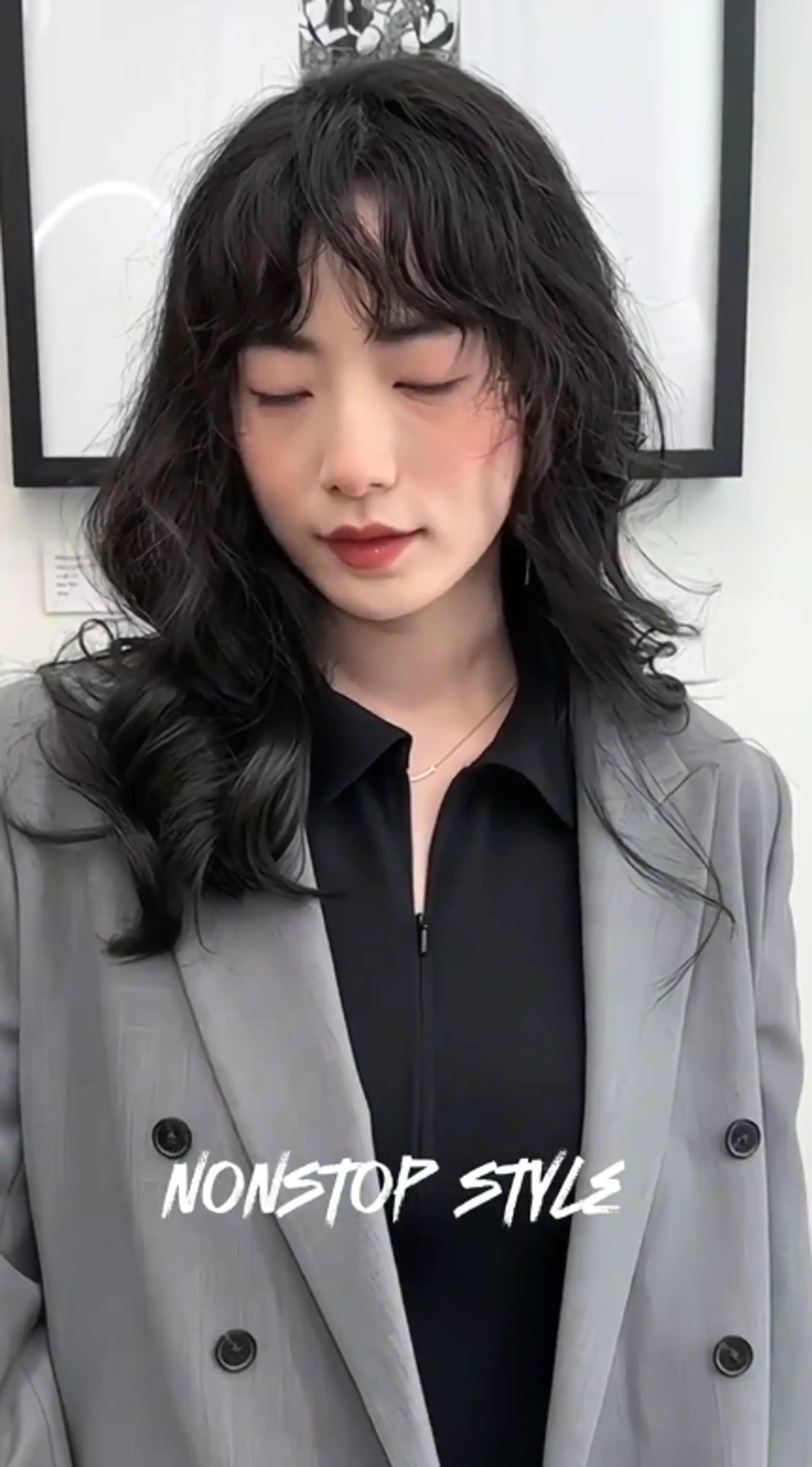 Medium-length, glossy black hair with natural, voluminous waves and layered texture, providing a bouncy and full look.
(NonstopStyle: by Hiro) 2