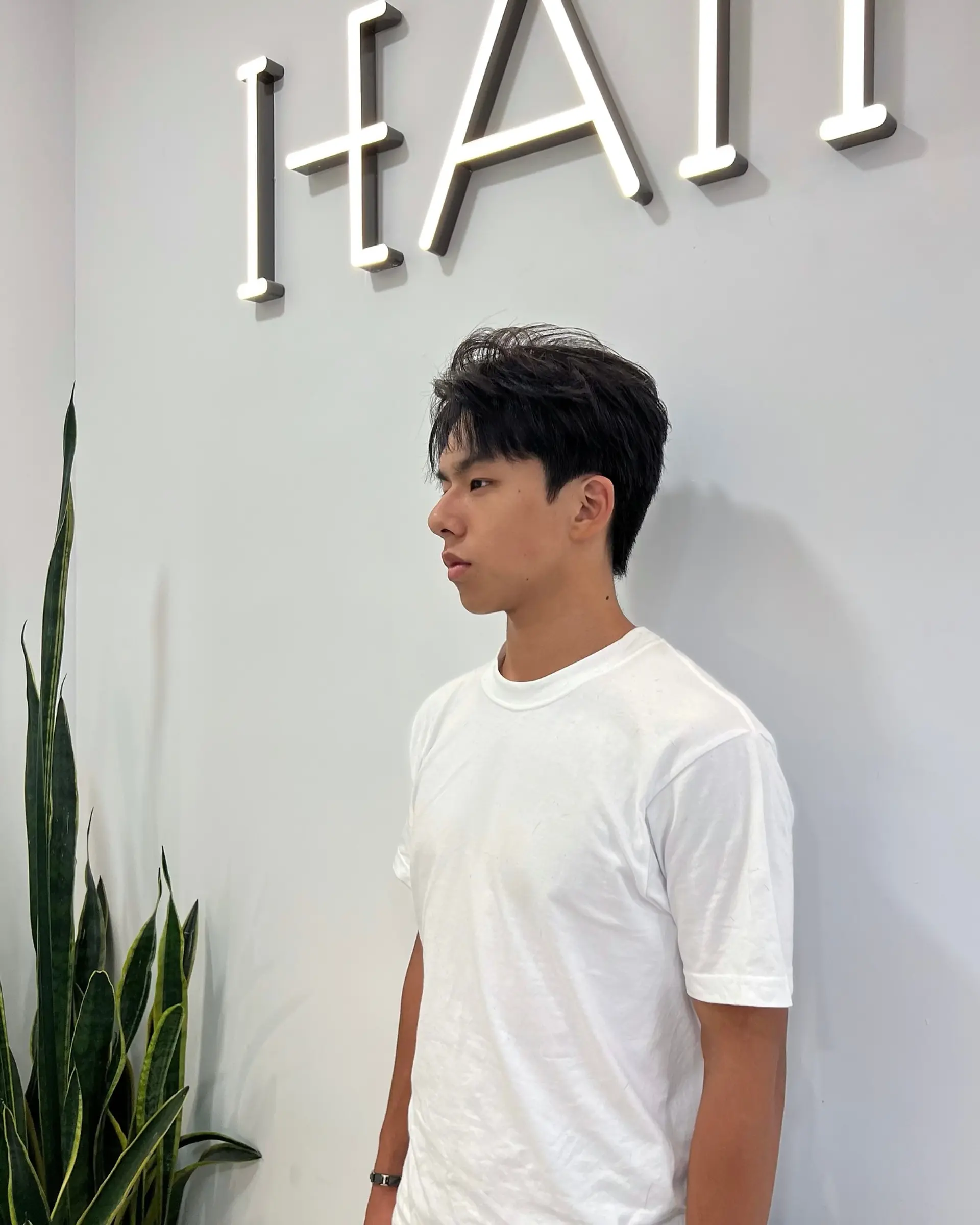 A stylish short textured haircut, featuring a comma-shaped front section. 2