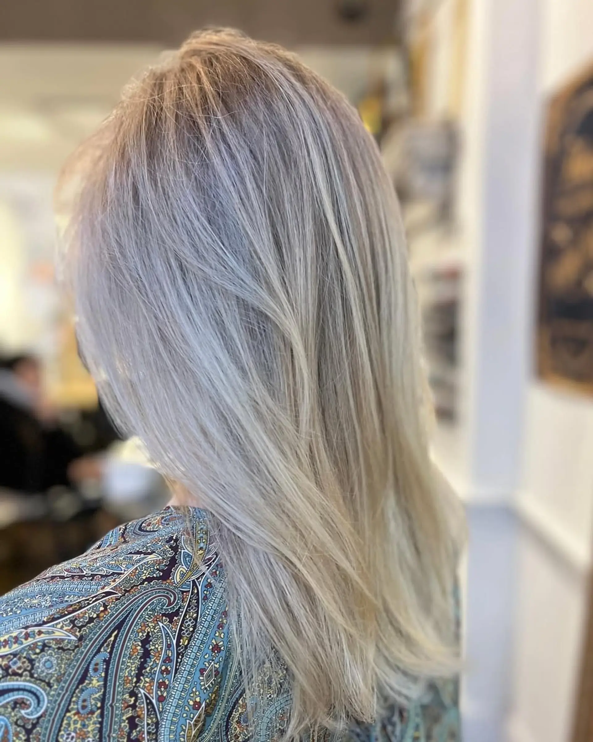 Medium-length straight hair in platinum and ash blonde, featuring soft layers and a smooth finish with natural shine and subtle volume. 2