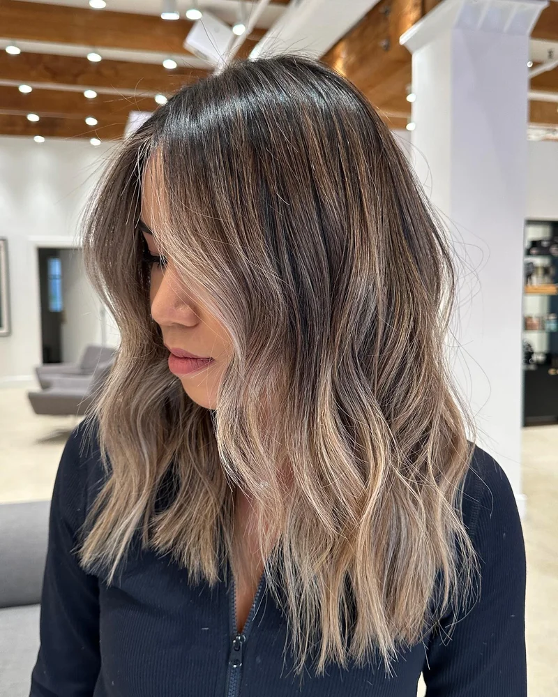 Bronde Beach Waves with Shadow Root | Arsova Salon | Chicago, Illinois