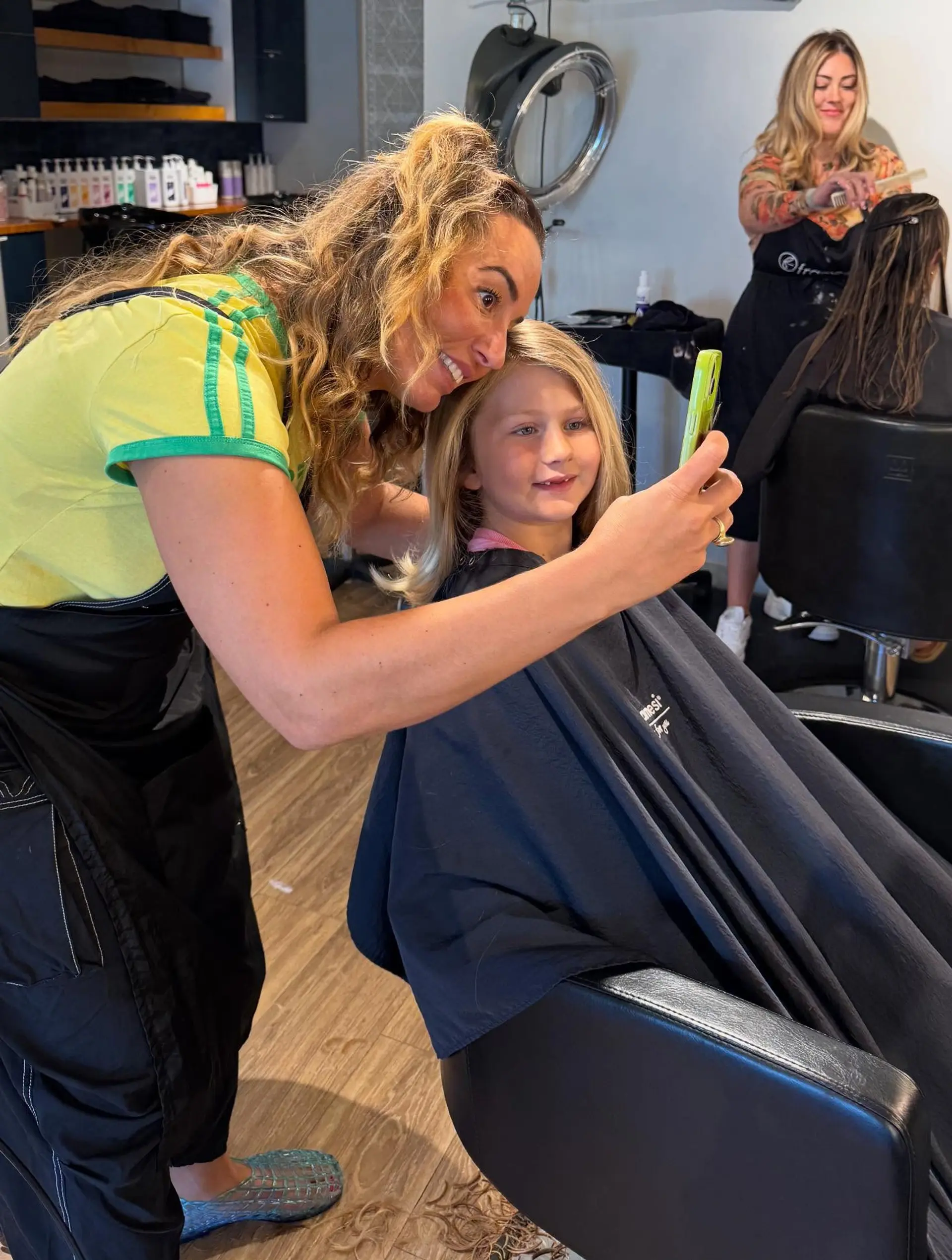 A sleek, straight golden blonde blowout with gently flipped ends. 1