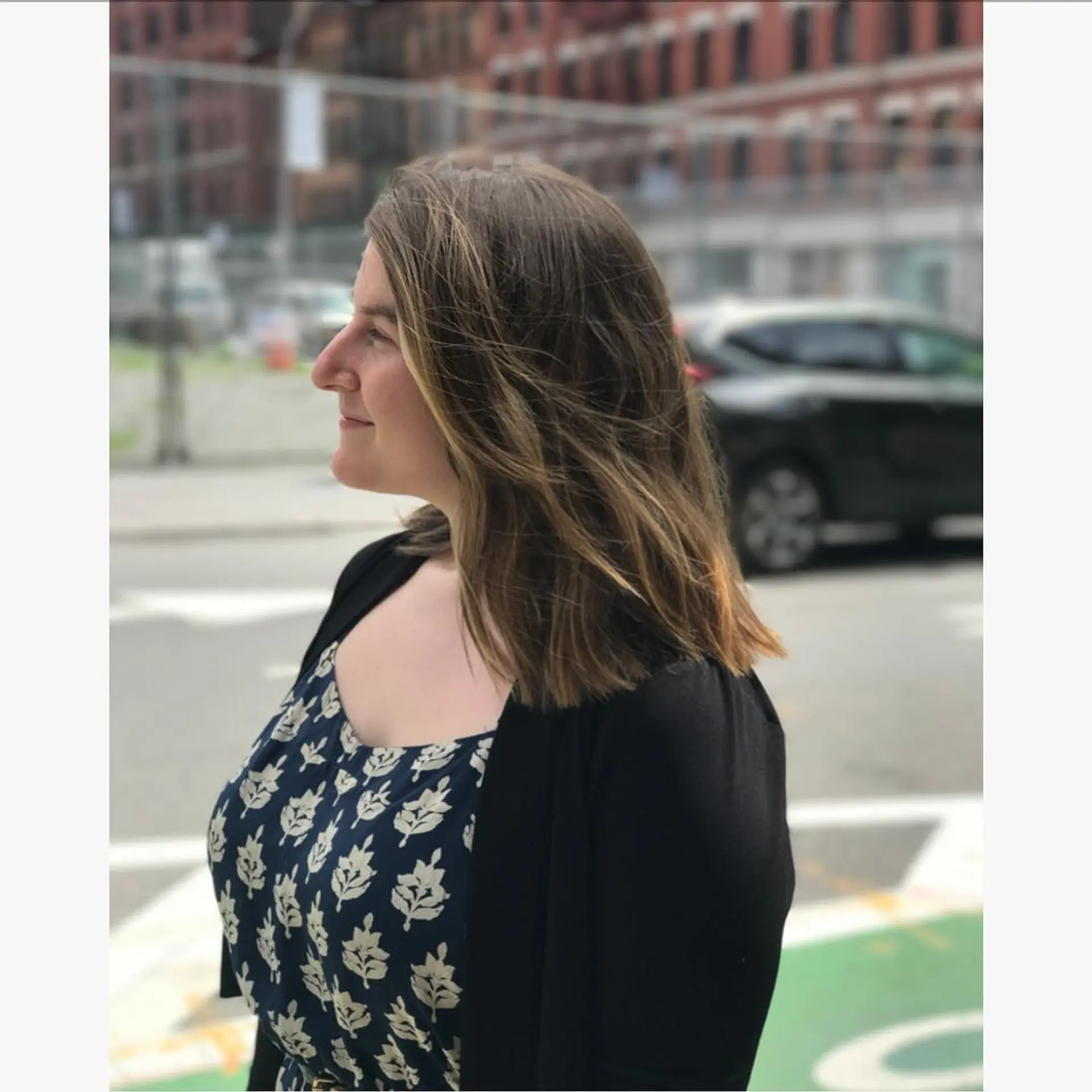 A blunt, shoulder-length lob featuring subtle movement, texturing, and dimensional caramel highlights. 1