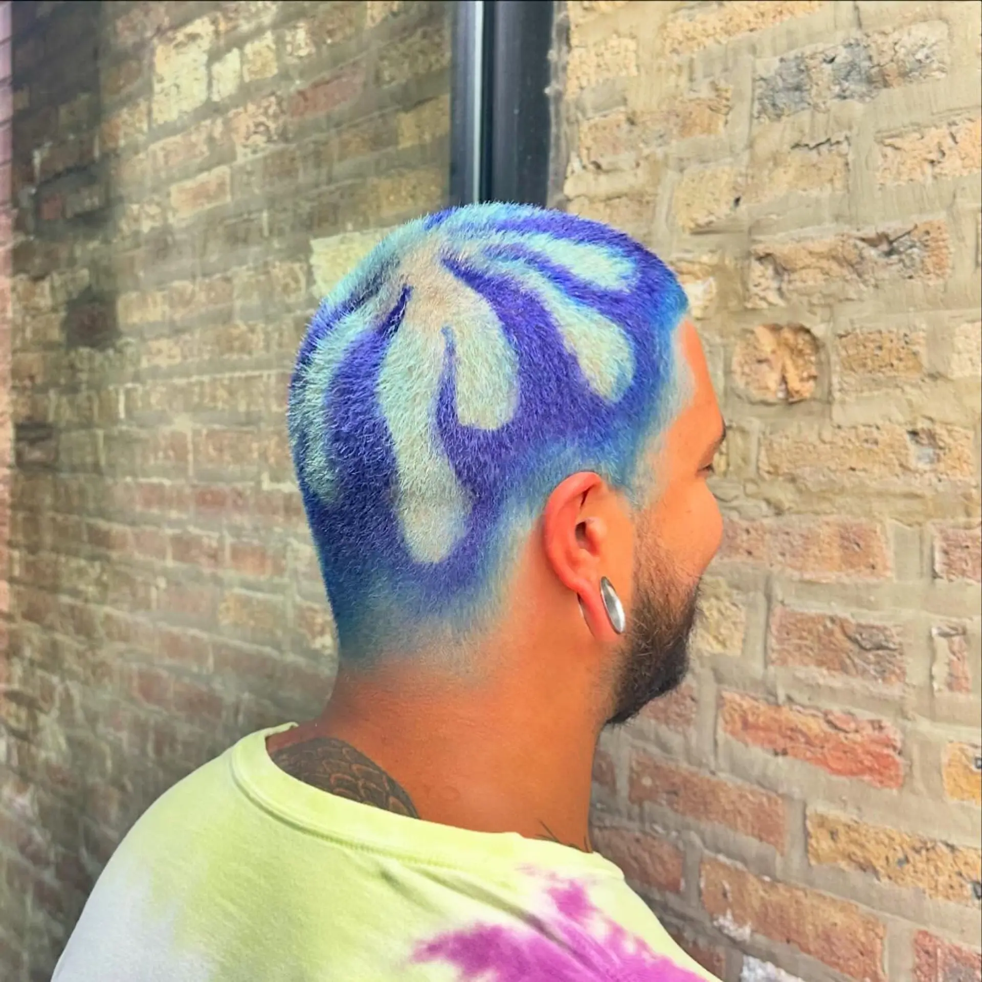 A very short buzzcut with a unique floral design. 1