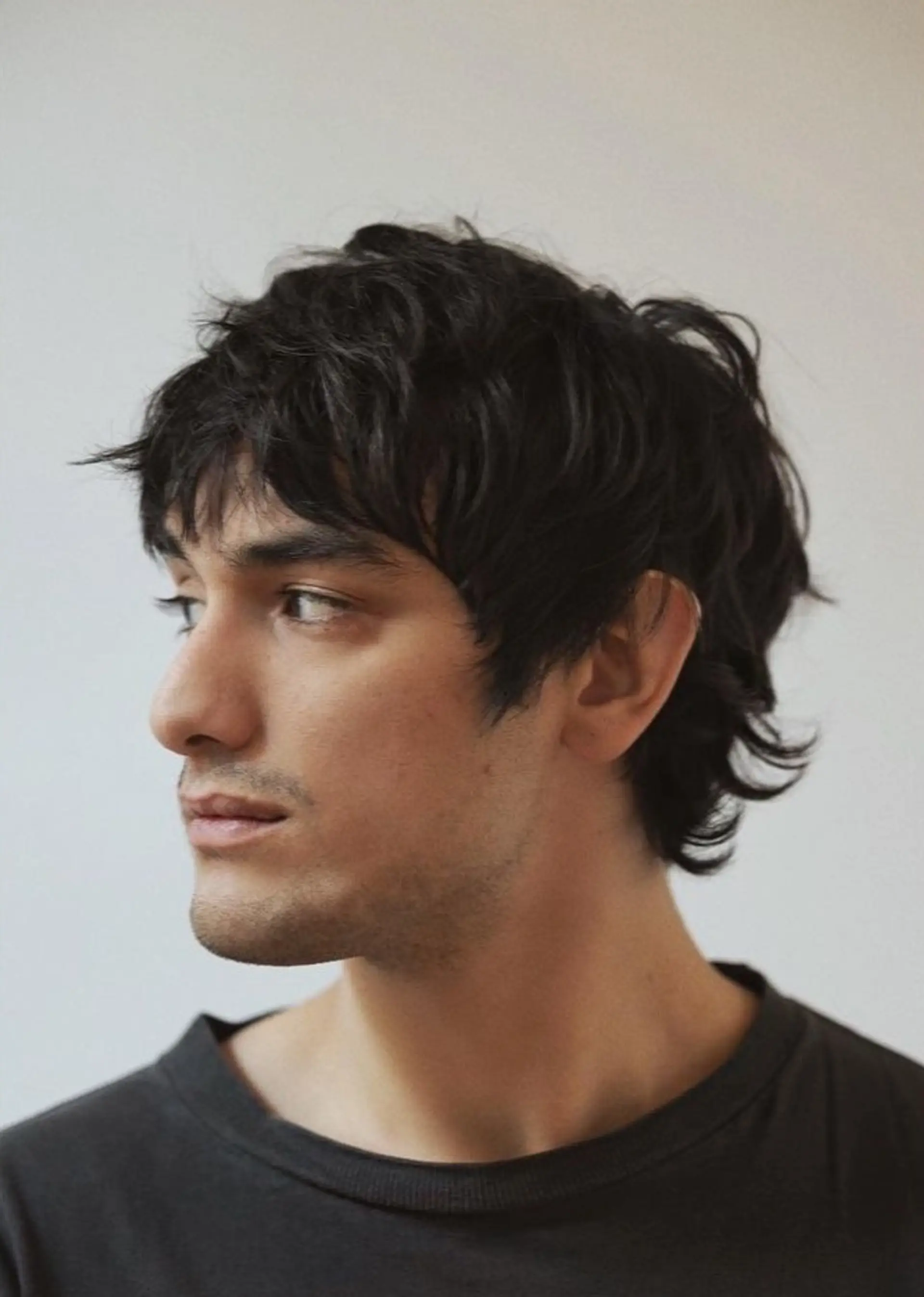 Medium-length, black, wavy hairstyle with shaggy layers and a messy, youthful appearance.

Cig ✌🏽 By @robincapili ⁣⁣⁣
📸: @williamyan ⁣
Model: @cig.newtons ⁣ 1