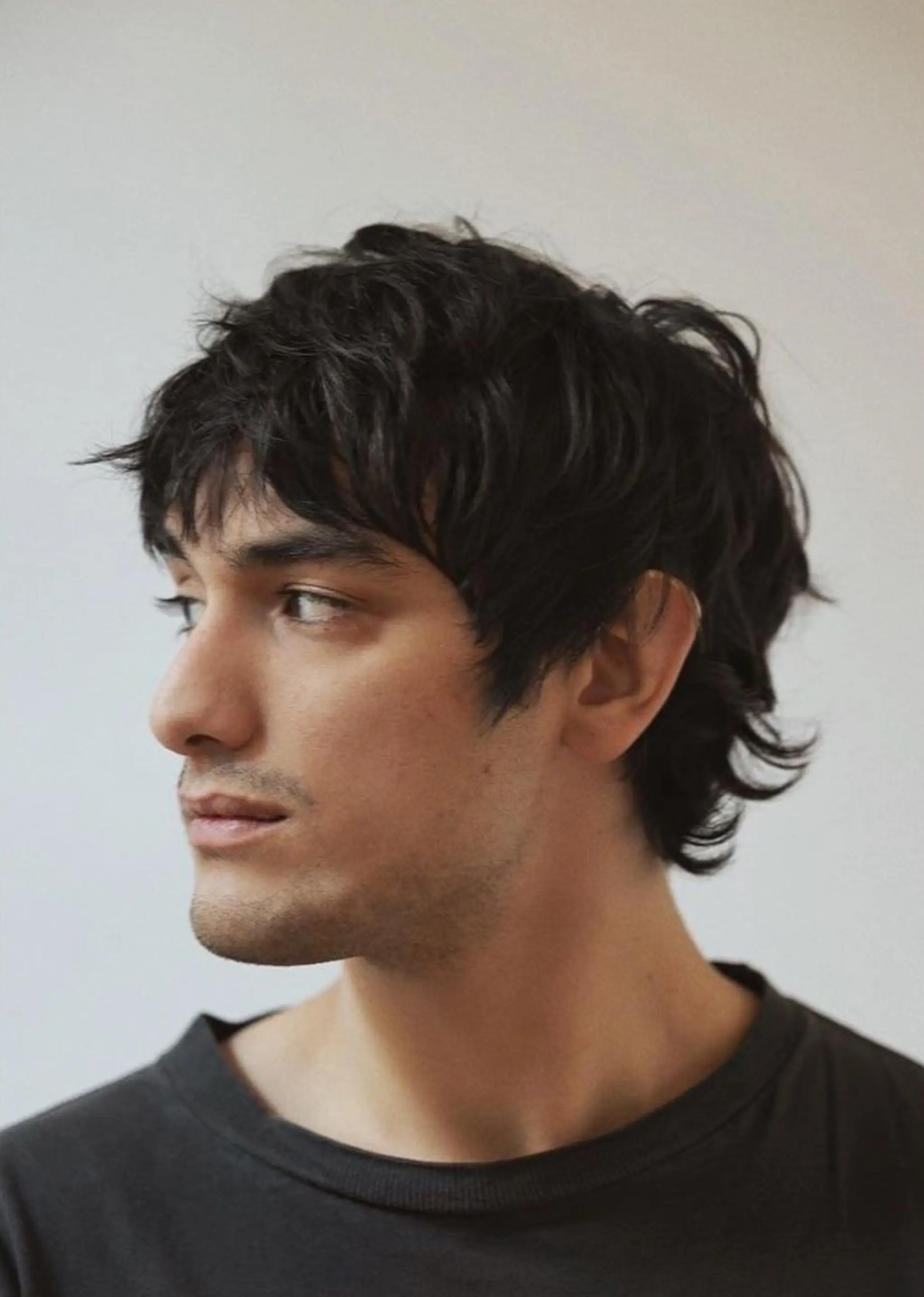 Medium-length, black, wavy hairstyle with shaggy layers and a messy, youthful appearance.

Cig ✌🏽 By @robincapili ⁣⁣⁣
📸: @williamyan ⁣
Model: @cig.newtons ⁣ 1