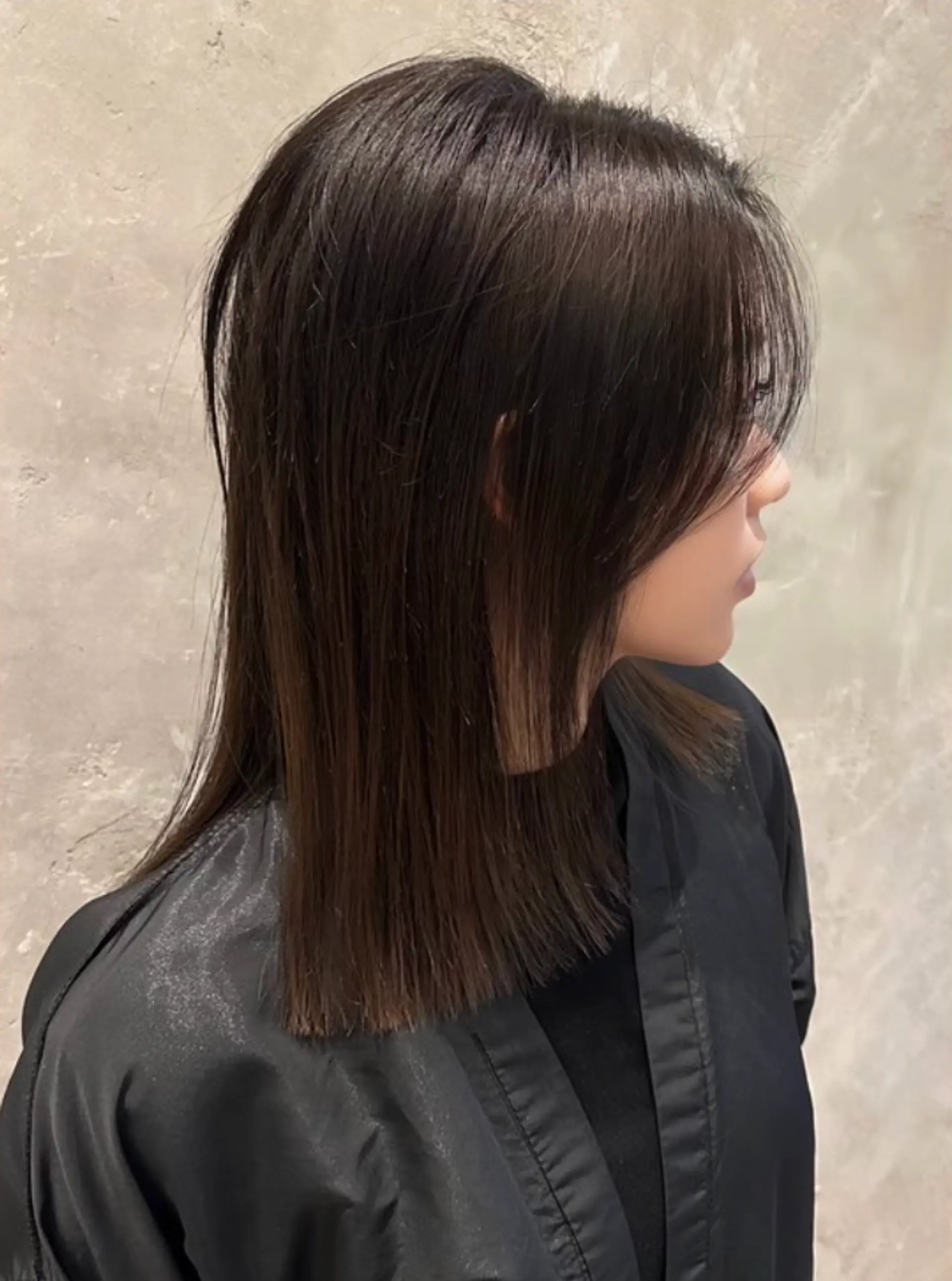 A medium-length straight hairstyle featuring a sleek, blunt cut with subtle layers and curtain bangs in dark brown to black hues.
(NonstopStyle: by Hiro) 1