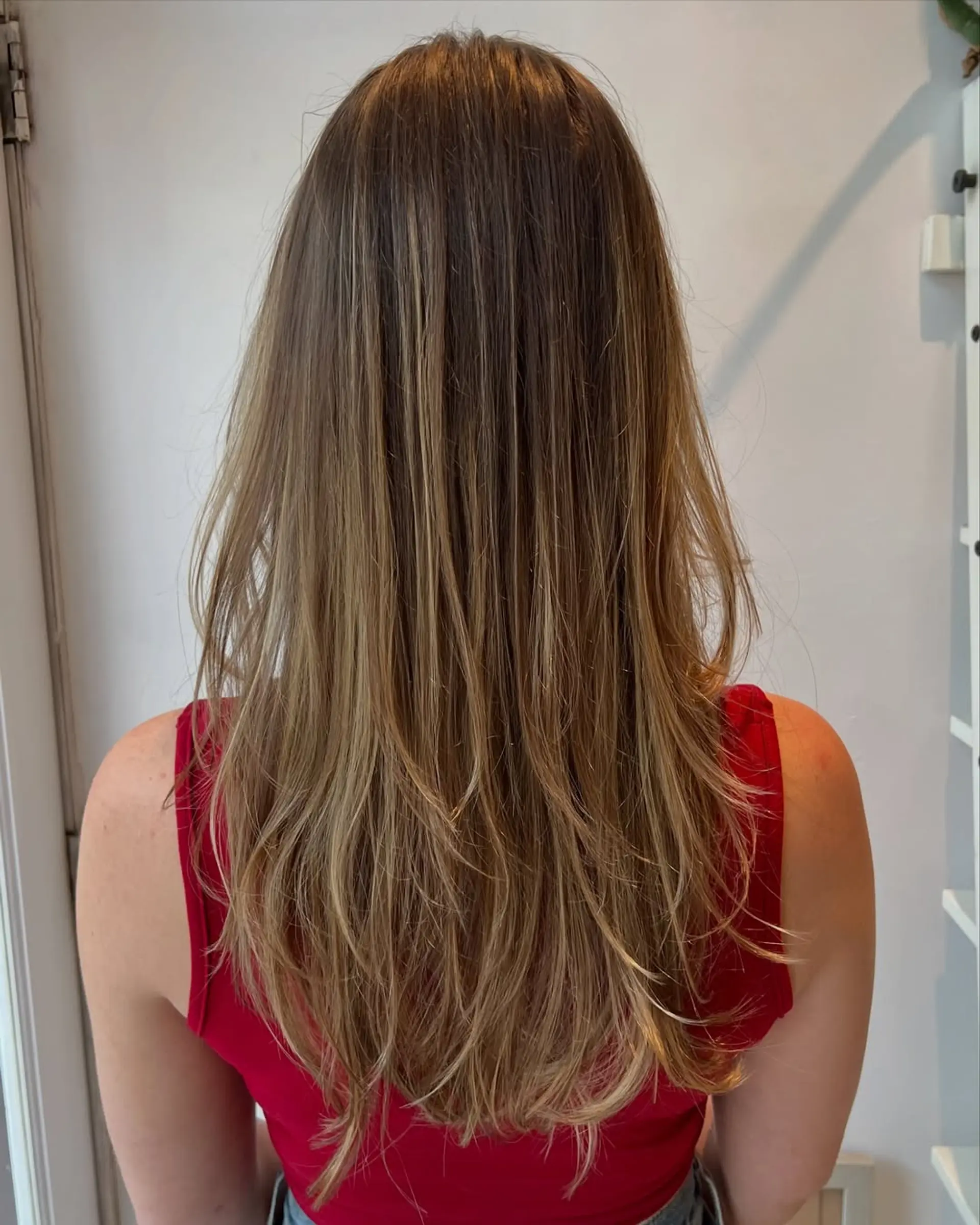 Long layered hairstyle with a bronde balayage. 1