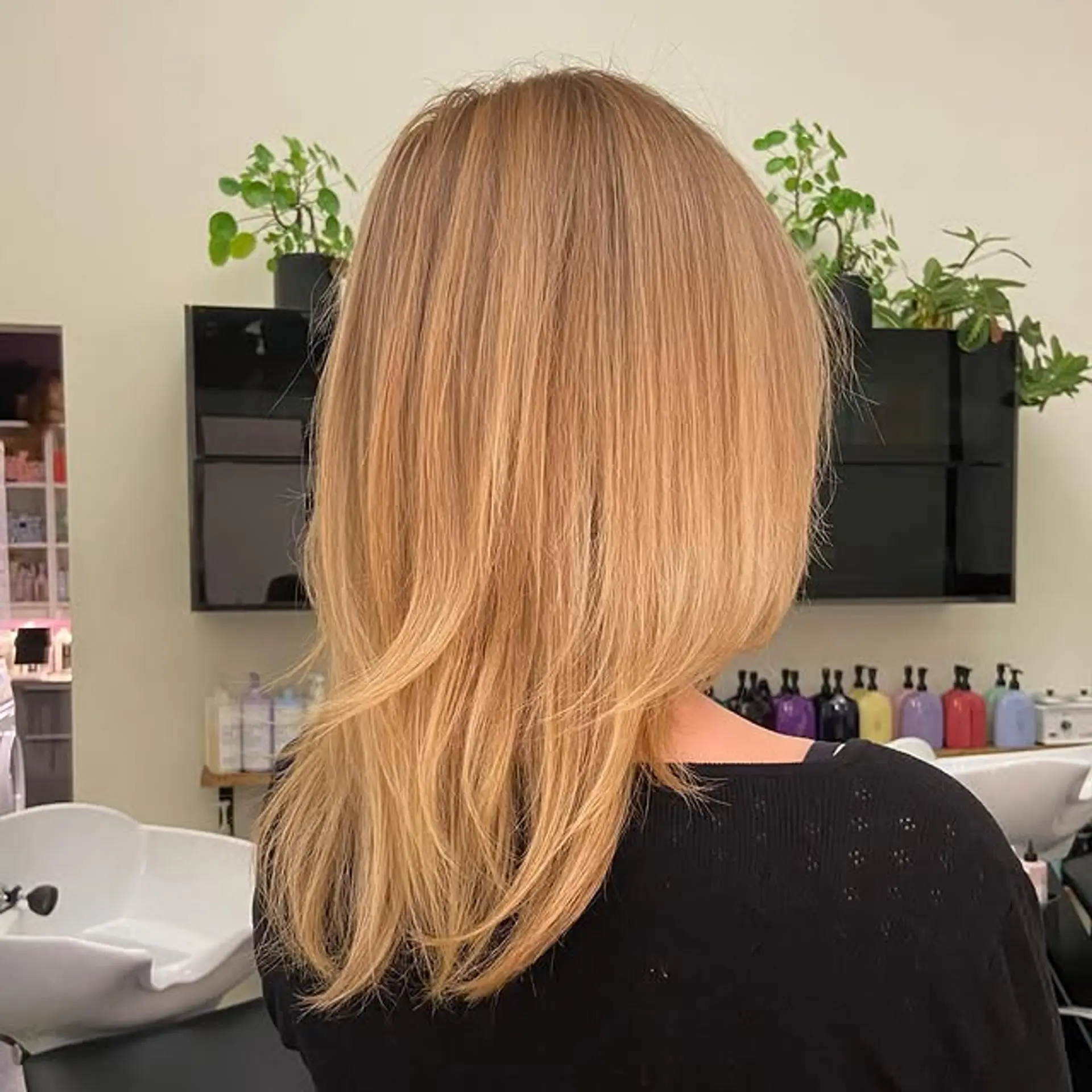 A layered long bob (lob) with a soft, face-framing cut. 1