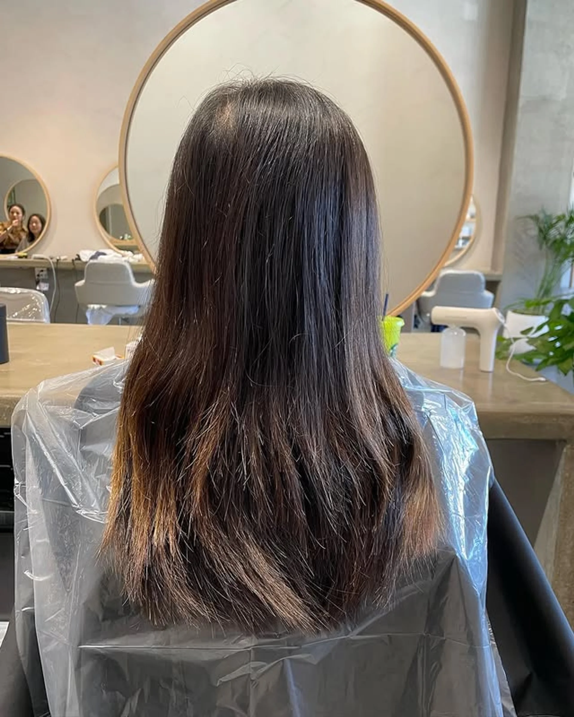 Straight hair with textured, piecey layers - Preview 3