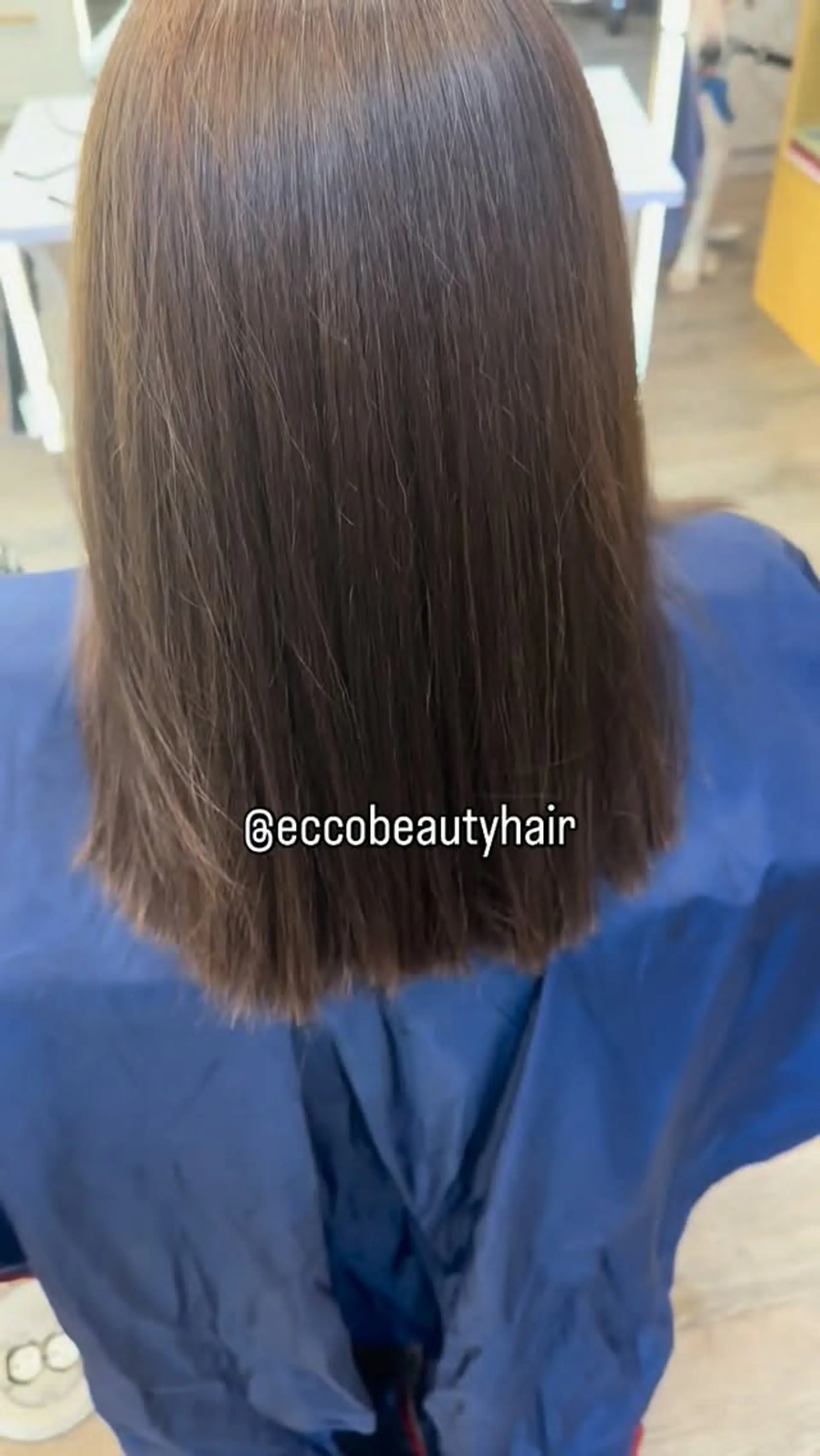 A glossy, silky straight lob cut with clean, blunt ends falling just above the shoulders. 1